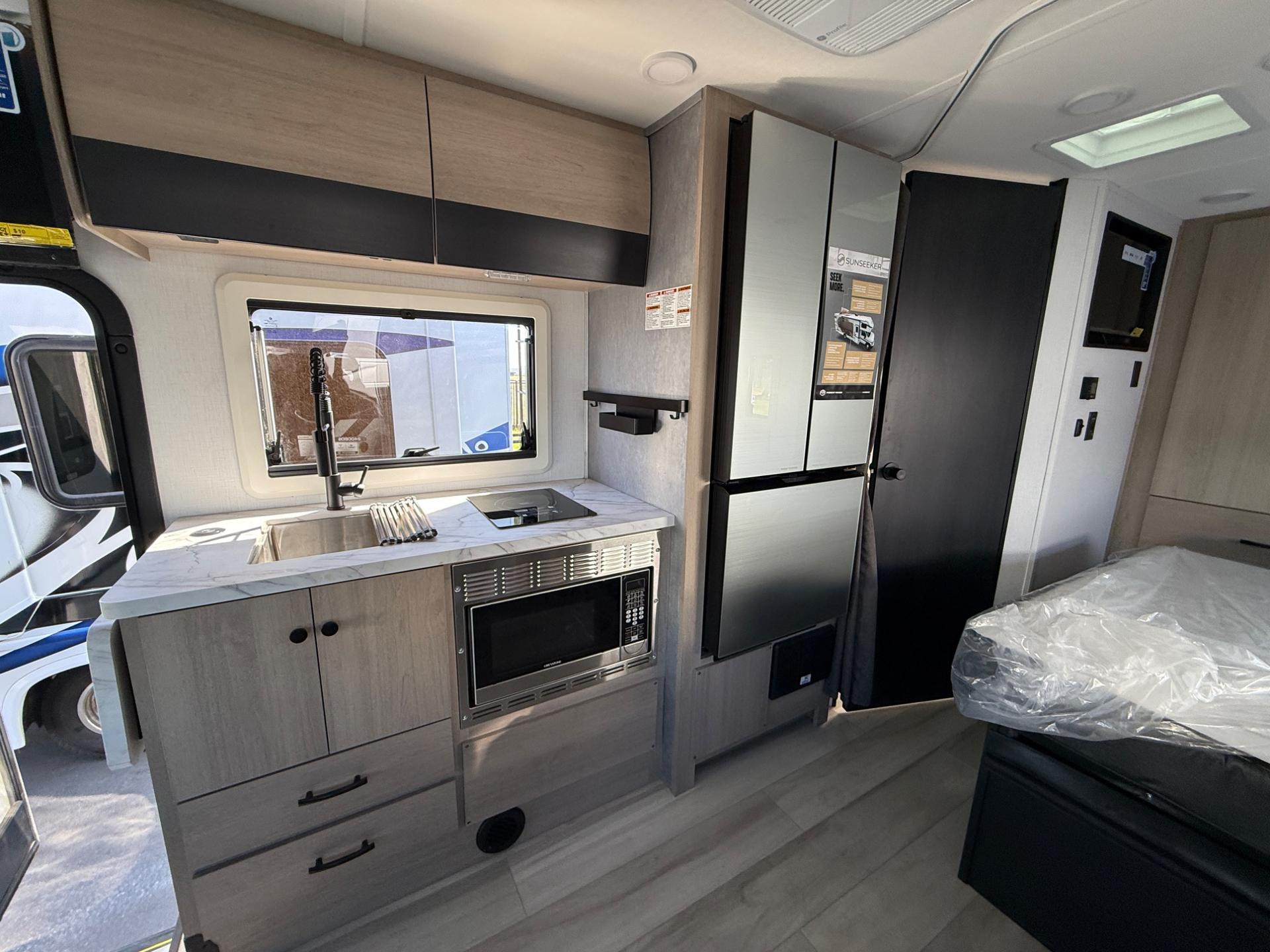 2026 Forest River 2026 Forest River Sunseeker - thumbnail 24