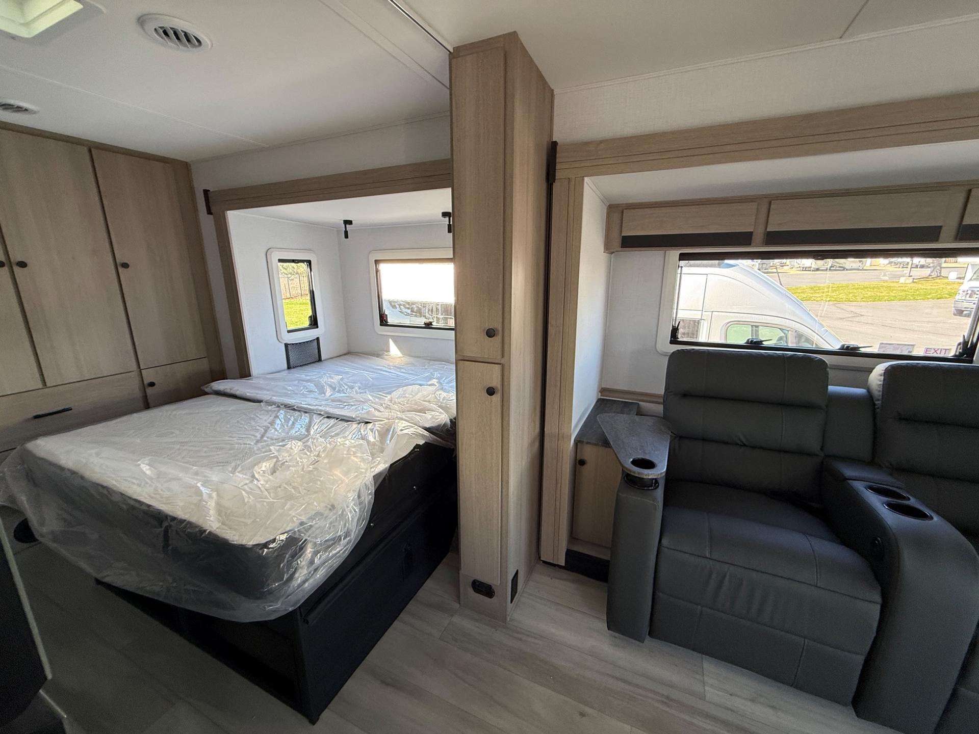 2026 Forest River 2026 Forest River Sunseeker - thumbnail 25