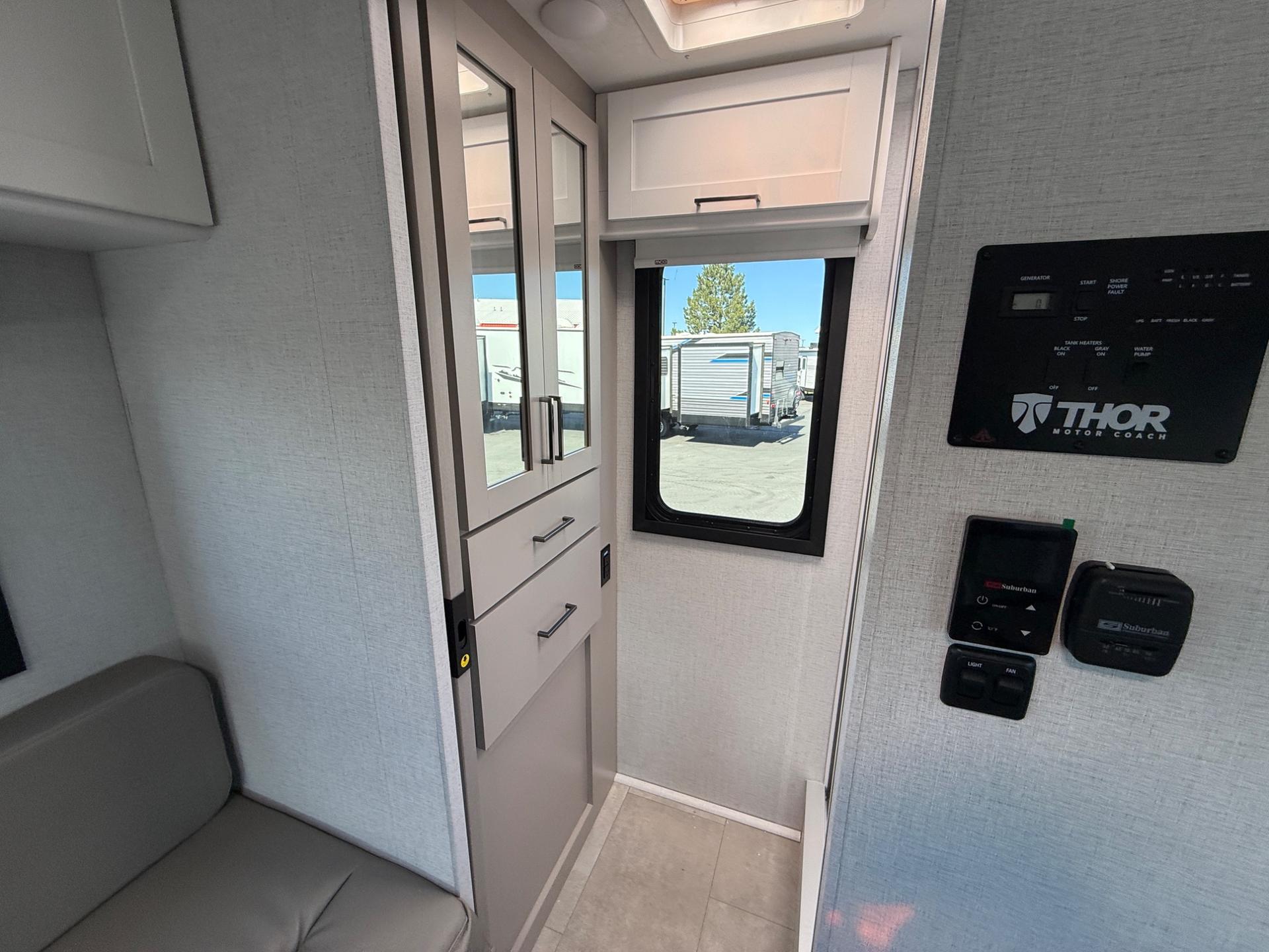 2026 Thor Motor Coach 2026 Thor Motor Coach Chateau - thumbnail 26