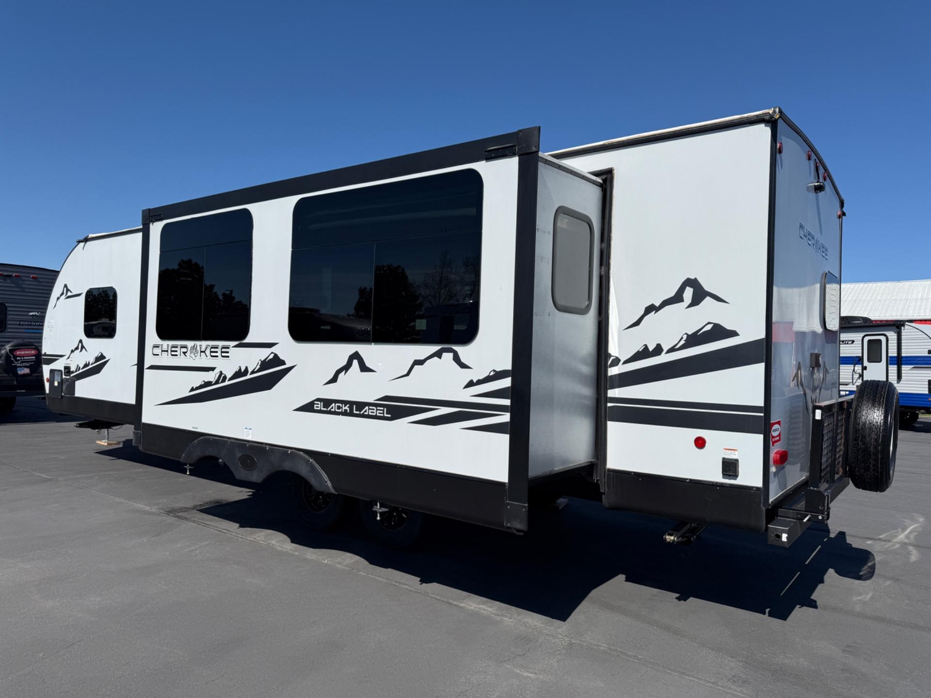 2022 Forest River 2022 Forest River Cherokee - thumbnail 3