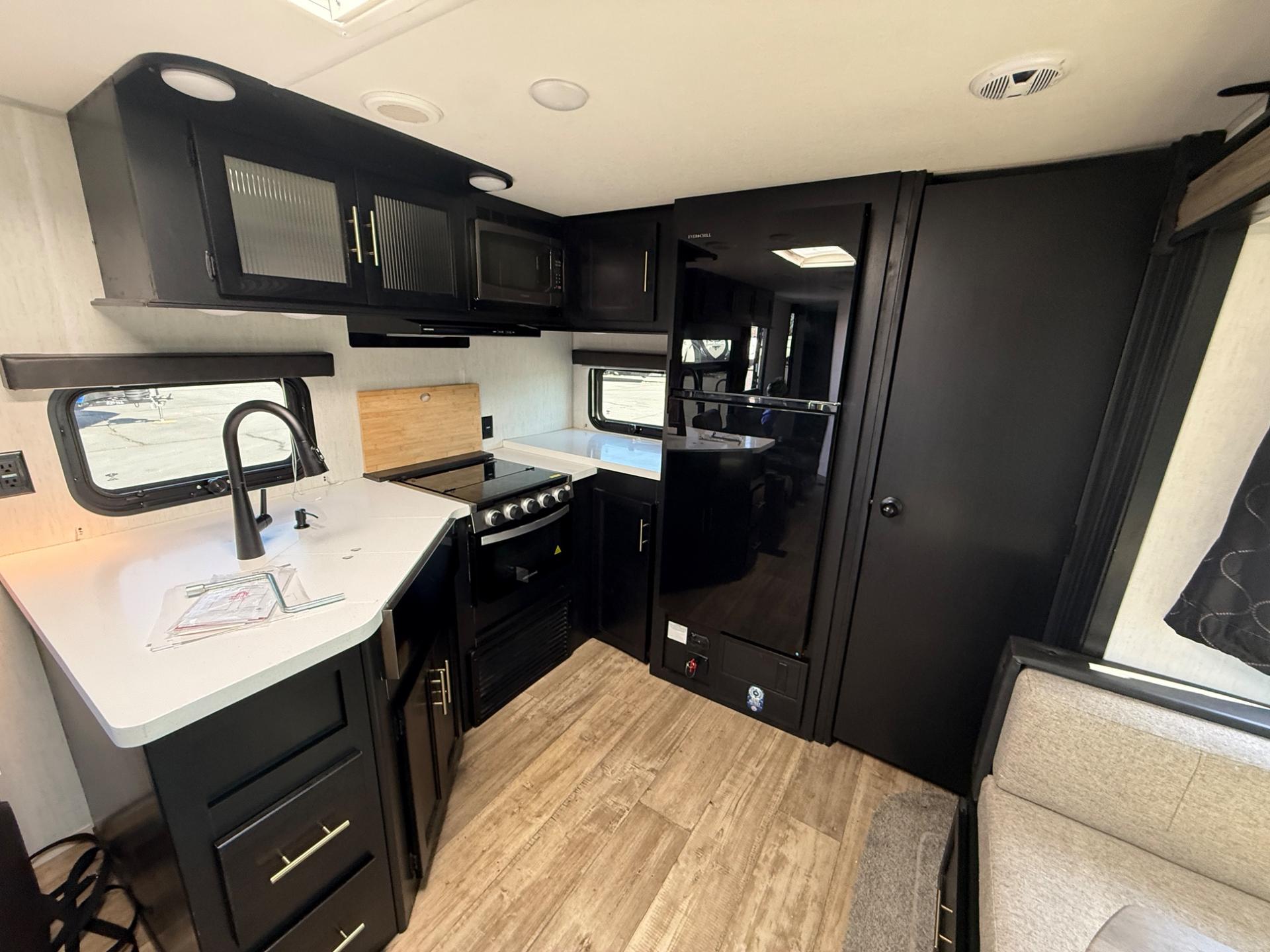 2022 Forest River 2022 Forest River Cherokee - thumbnail 10