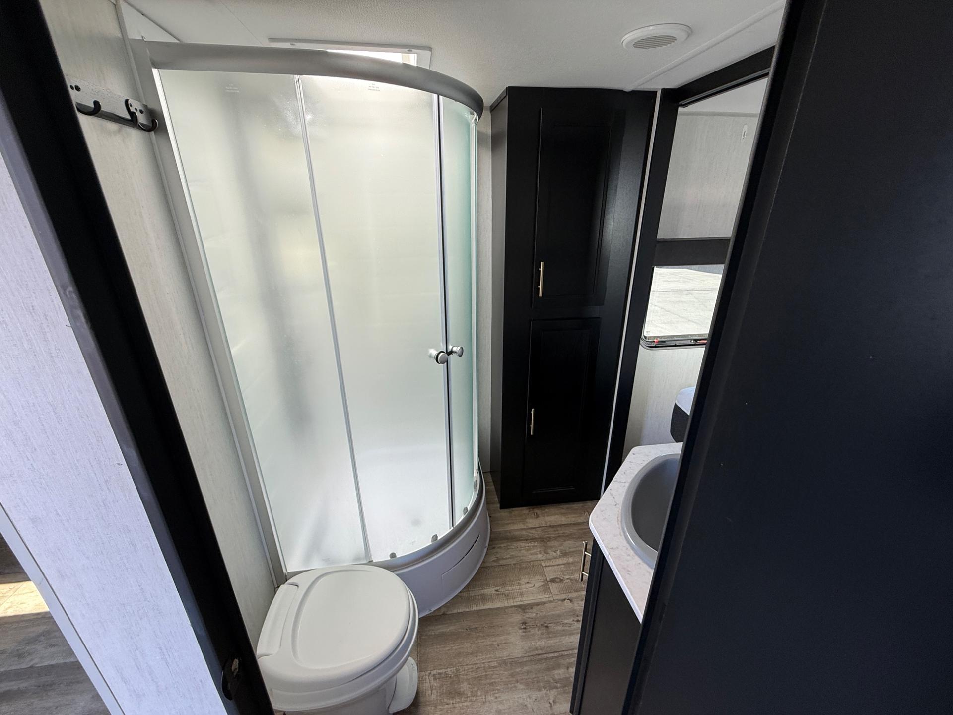 2022 Forest River 2022 Forest River Cherokee - thumbnail 13