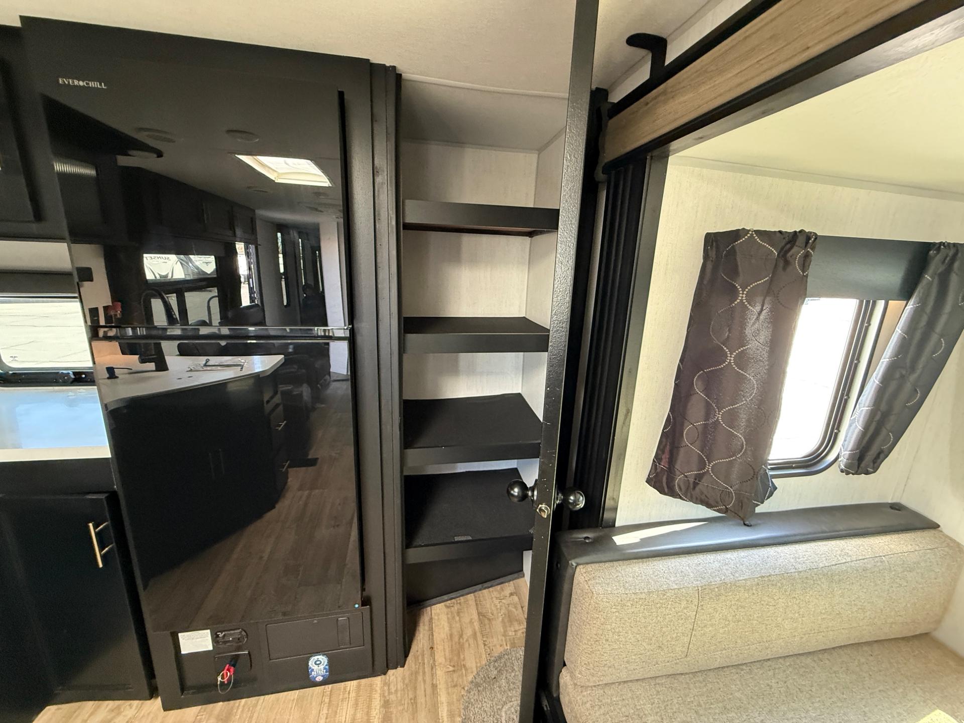 2022 Forest River 2022 Forest River Cherokee - thumbnail 18