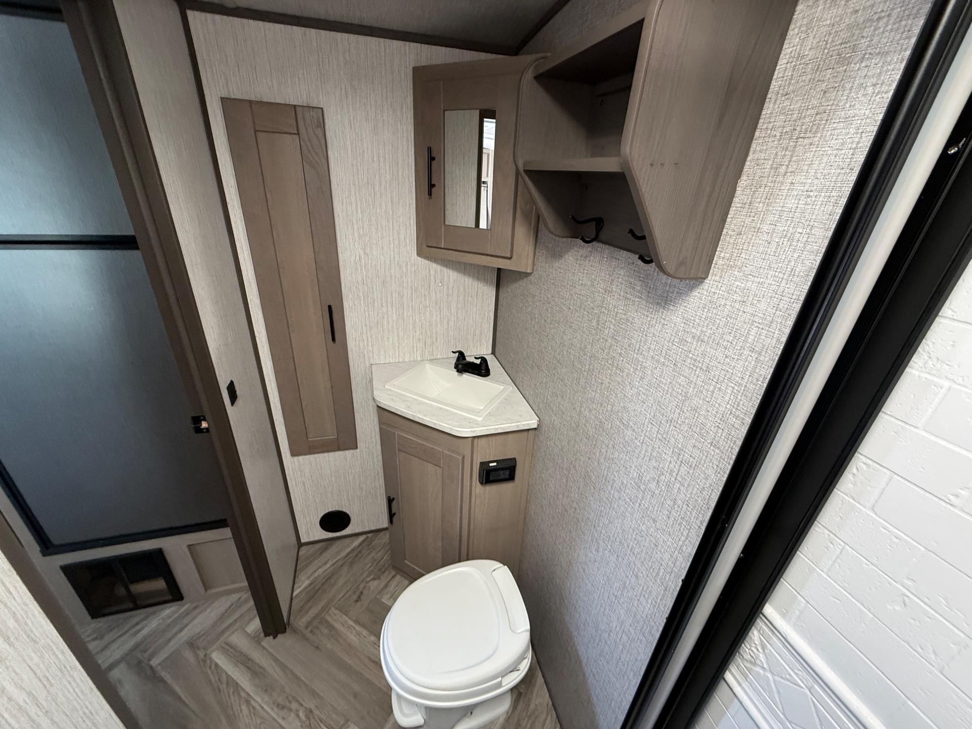 2021 Cruiser RV 2021 Cruiser RV Shadow Cruiser - thumbnail 16