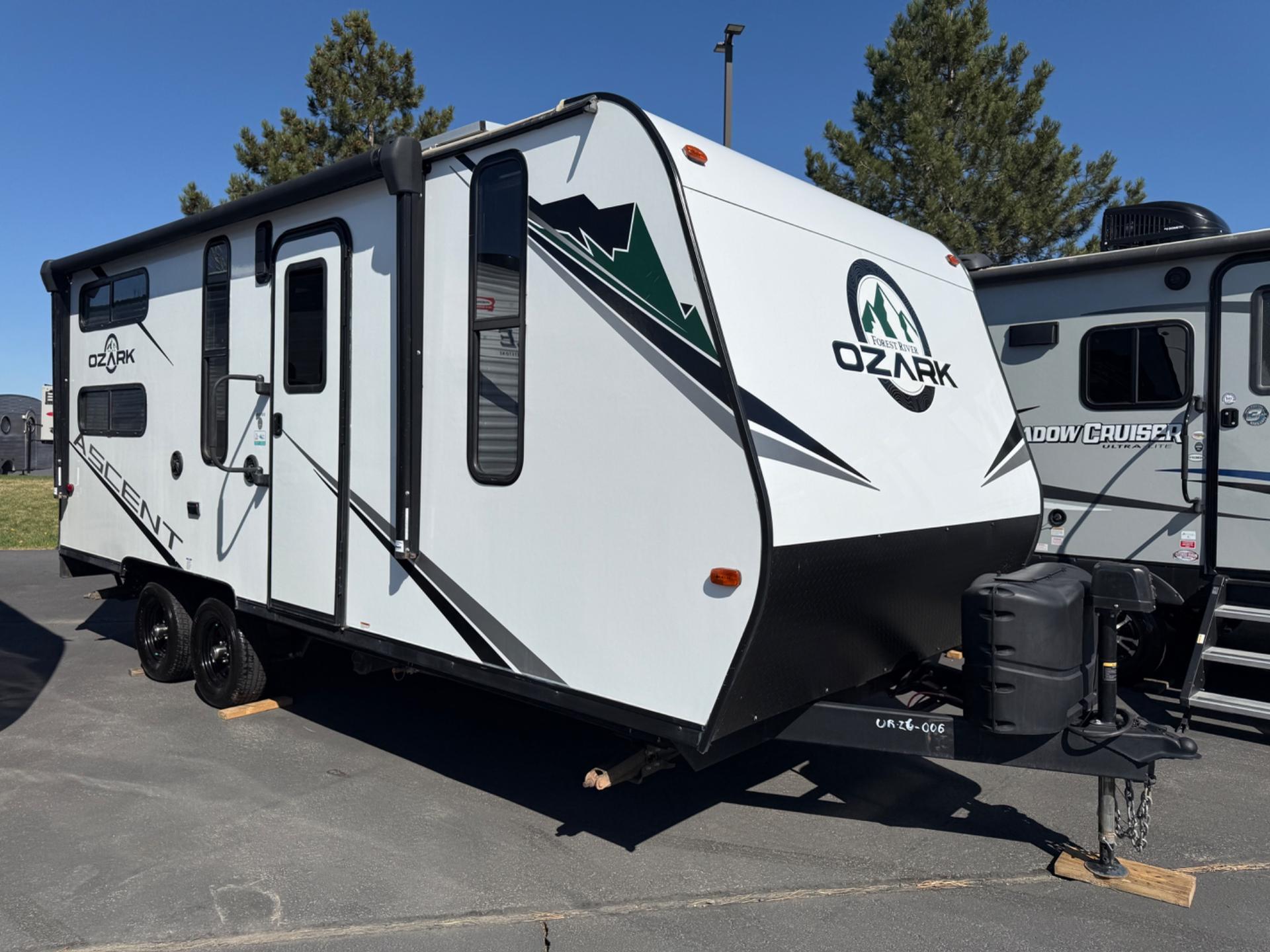 2023 Ozark 1900THX 1900THX