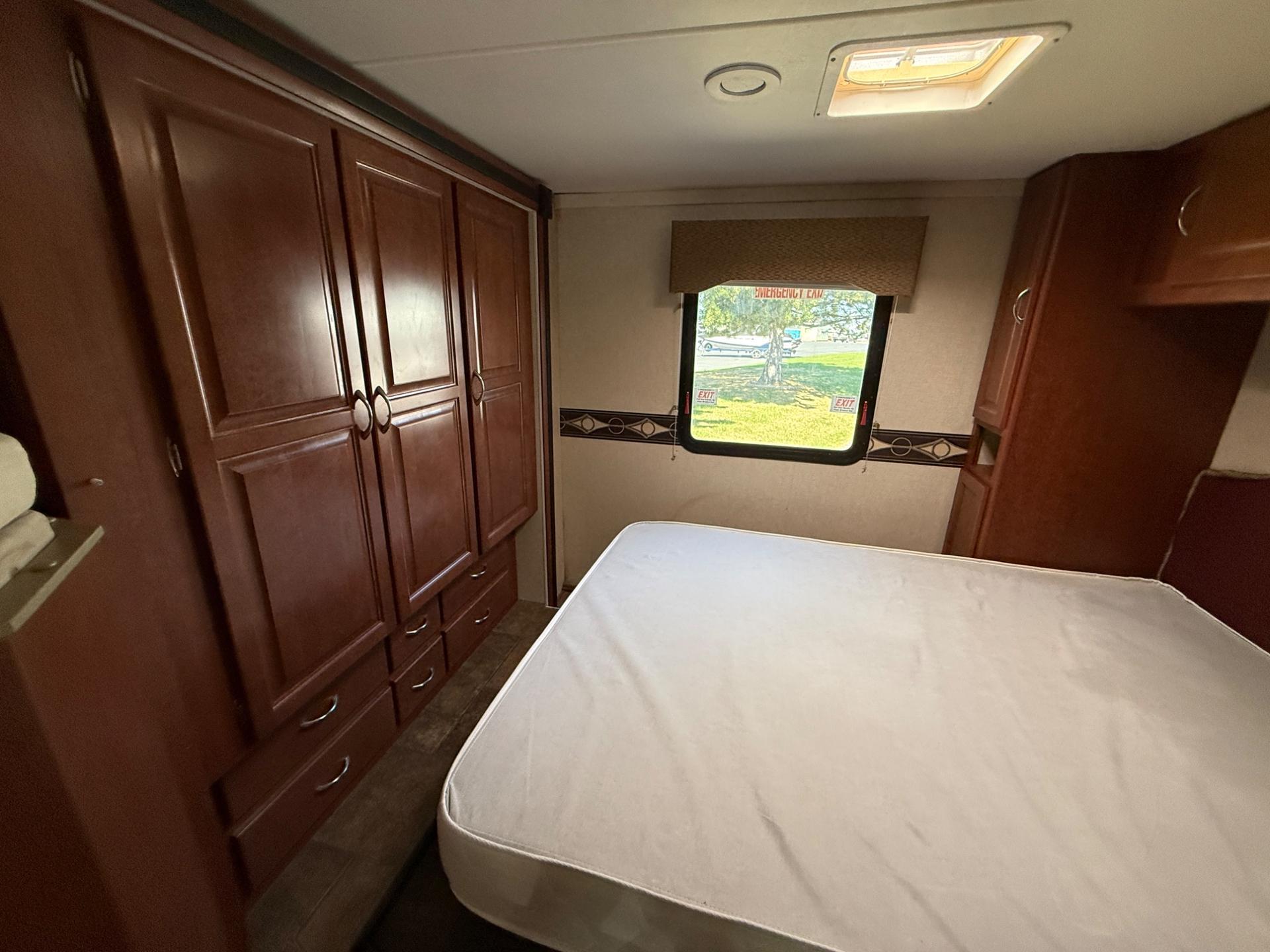 2013 Winnebago 2013 Winnebago Minnie Winnie - thumbnail 24