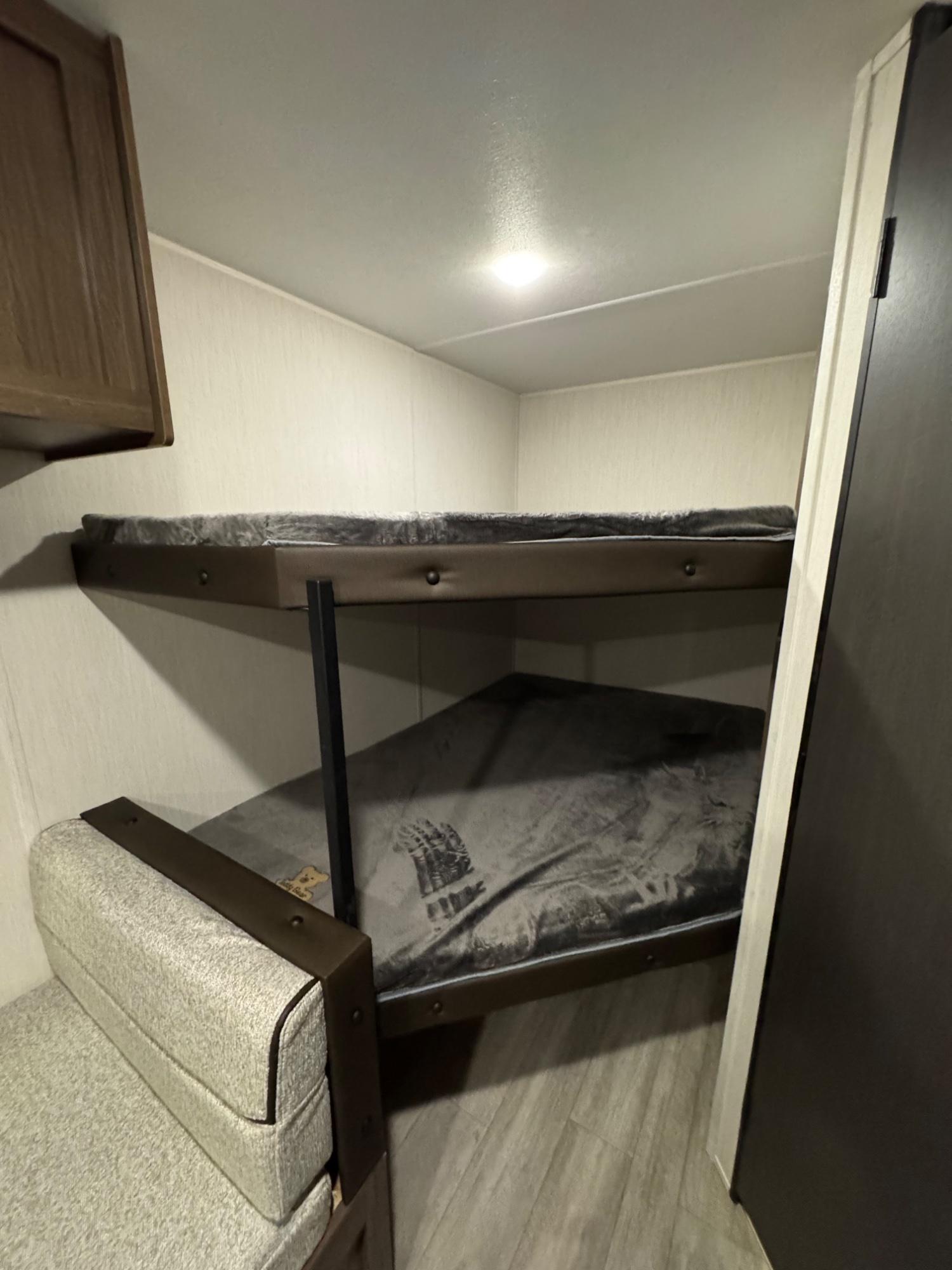 2026 Prime Time RV 2026 Prime Time RV Avenger LT - thumbnail 4