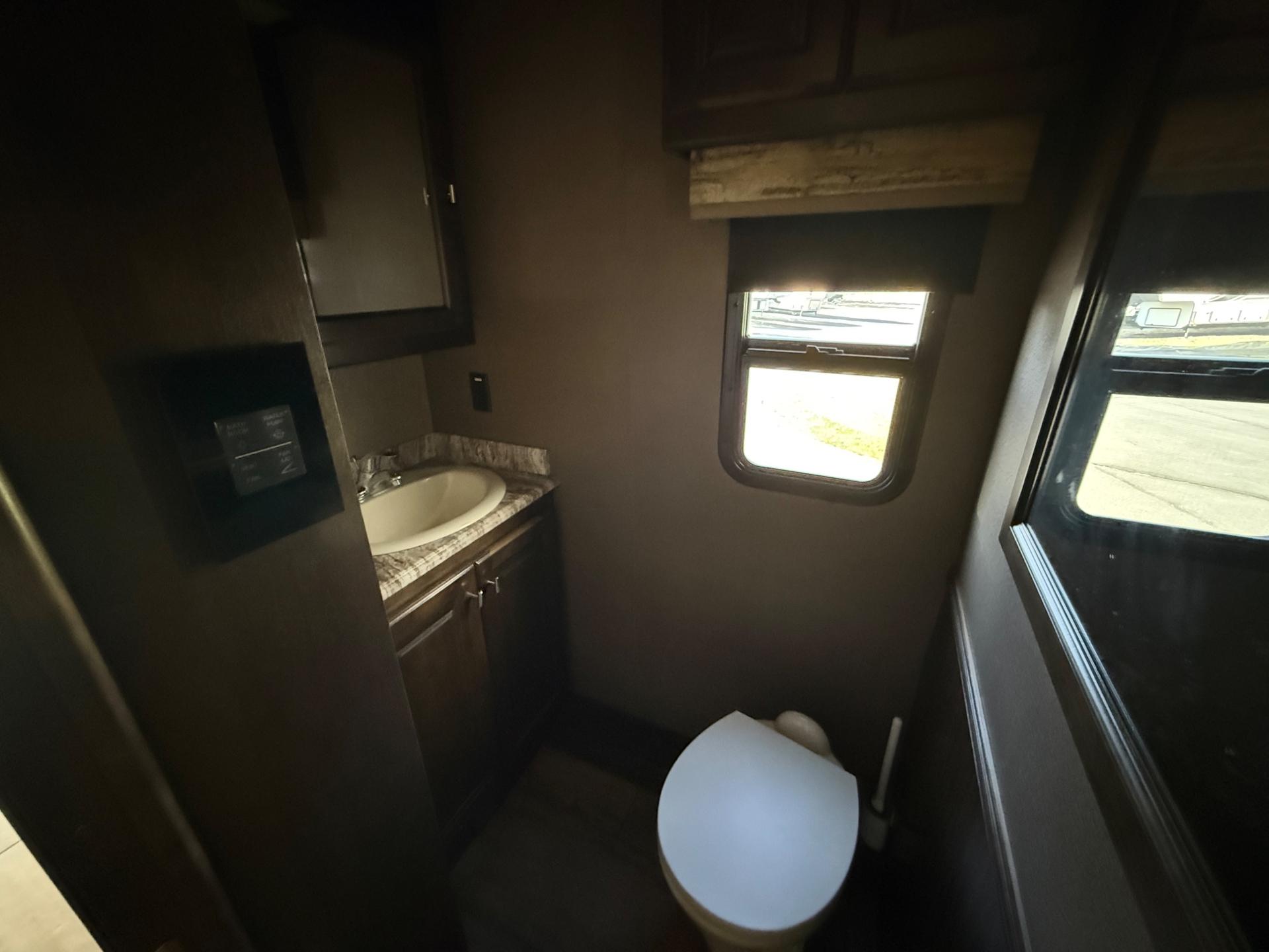 2019 Tiffin Motorhomes 2019 Tiffin Motorhomes Allegro Open Road - thumbnail 31