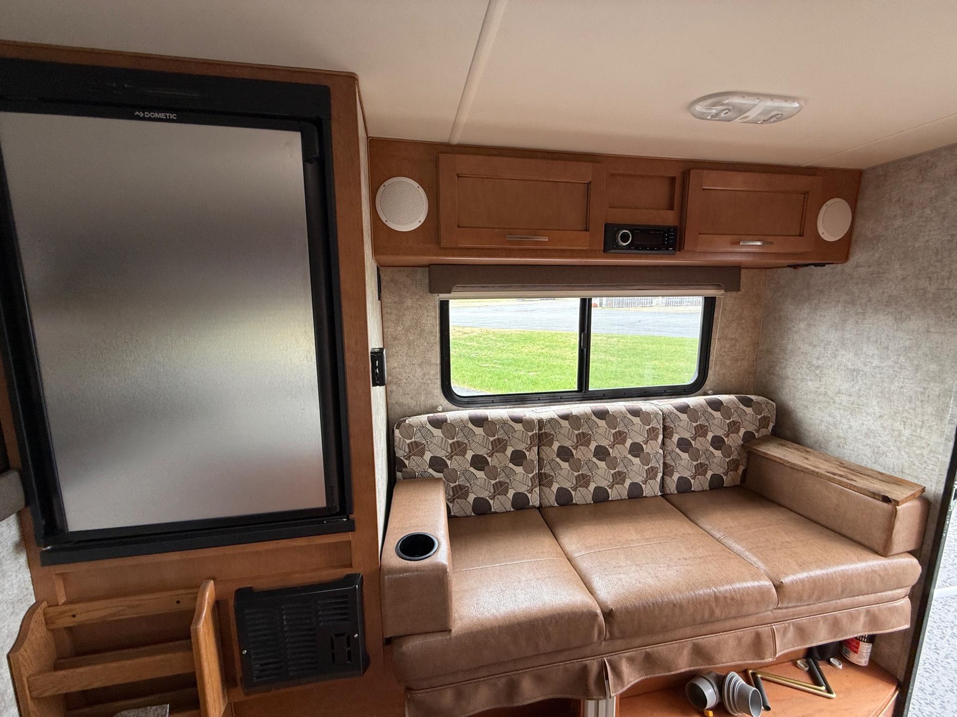 2019 Adventurer 2019 Adventurer Campers - thumbnail 11
