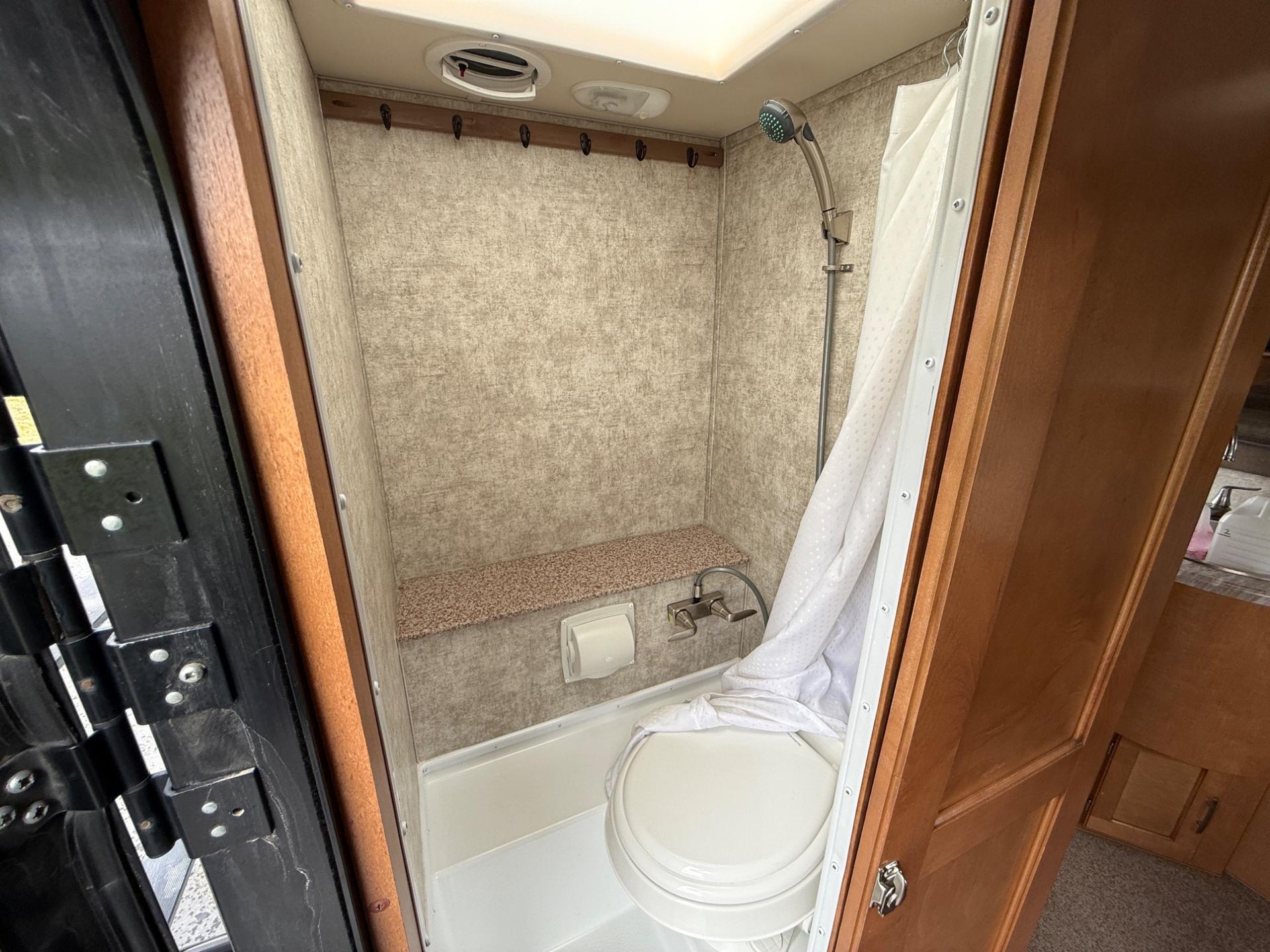 2019 Adventurer 2019 Adventurer Campers - thumbnail 15