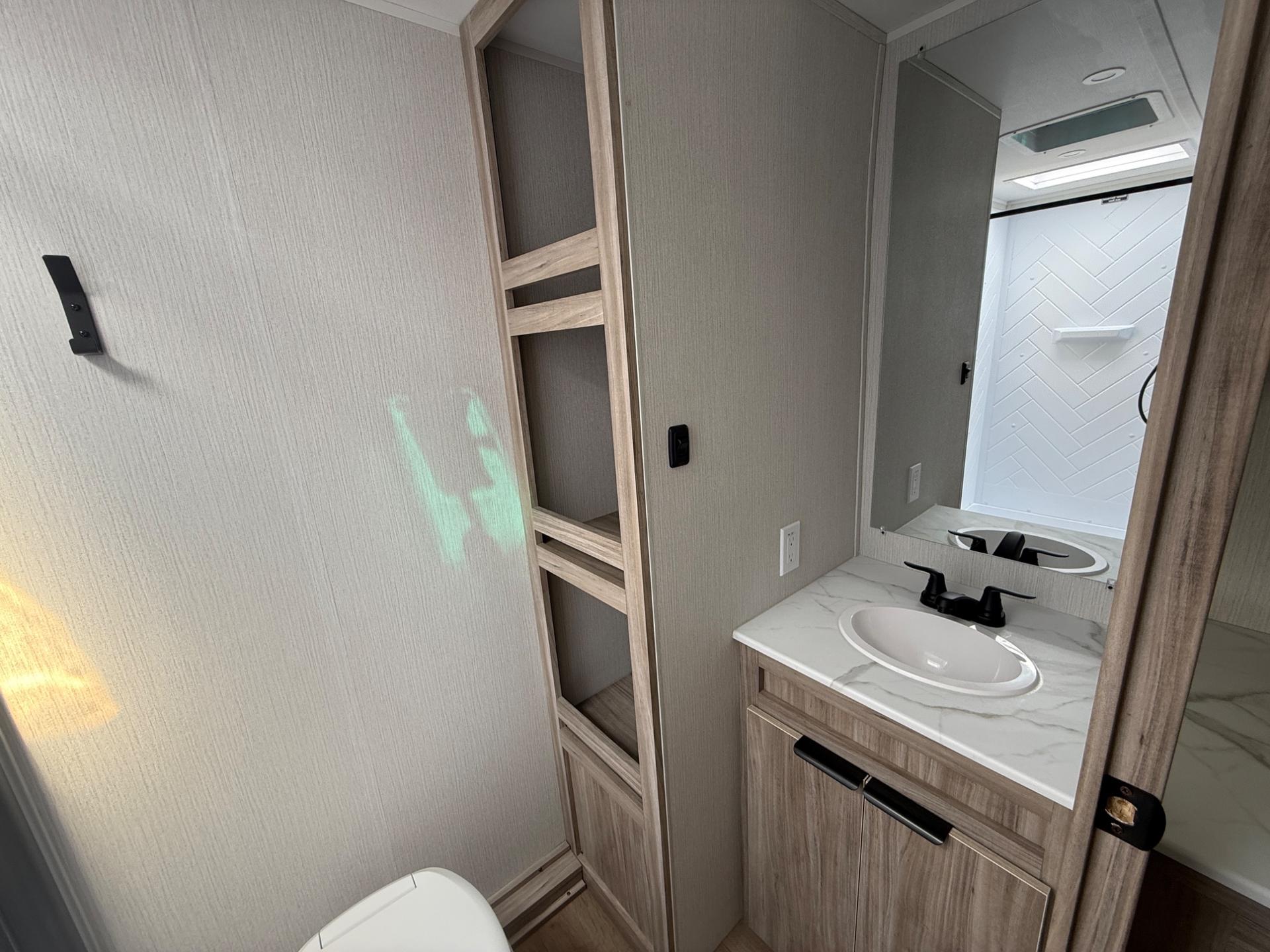 2026 Winnebago 2026 Winnebago Access - thumbnail 16