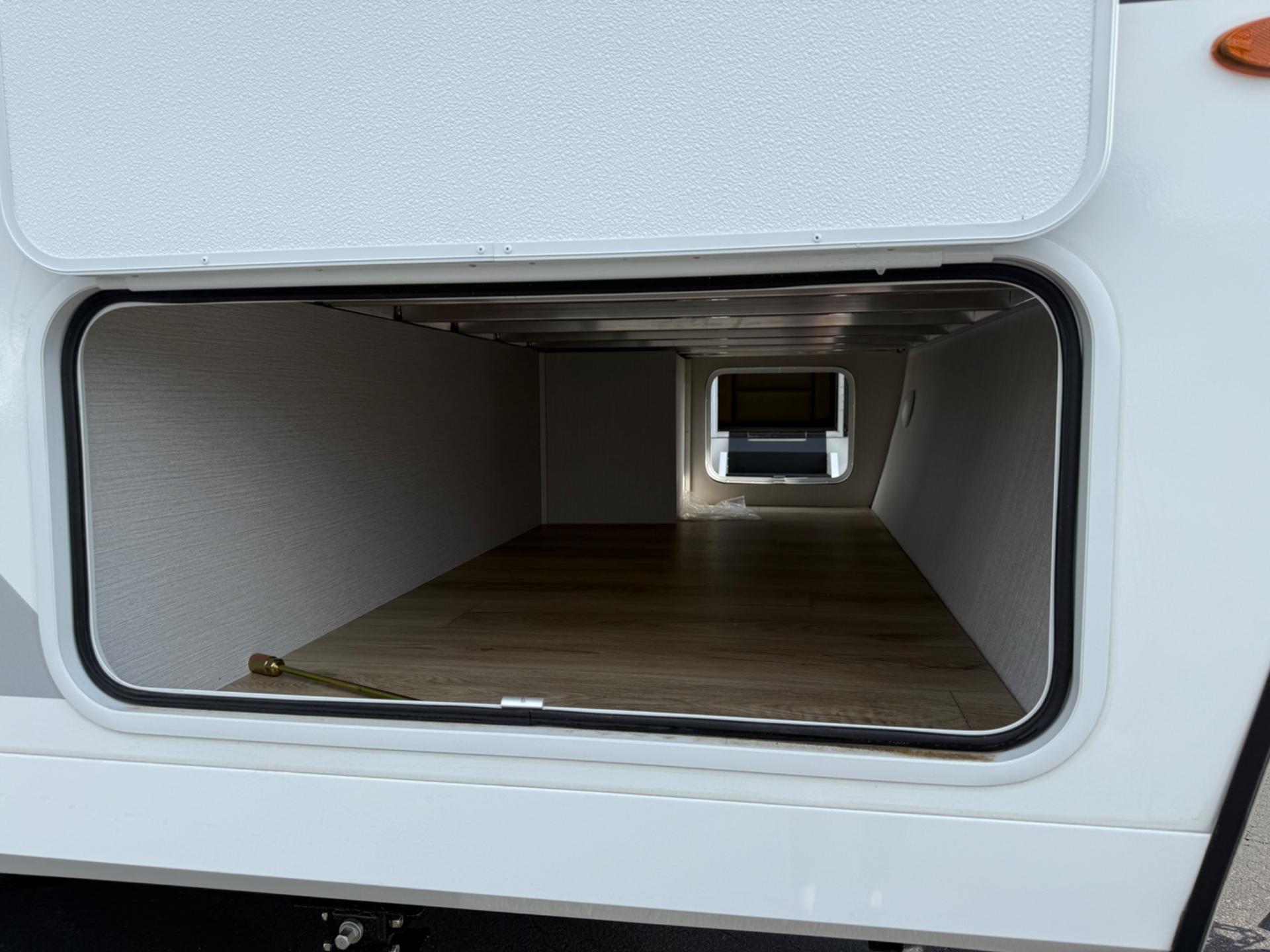2026 Winnebago 2026 Winnebago Thrive - thumbnail 6