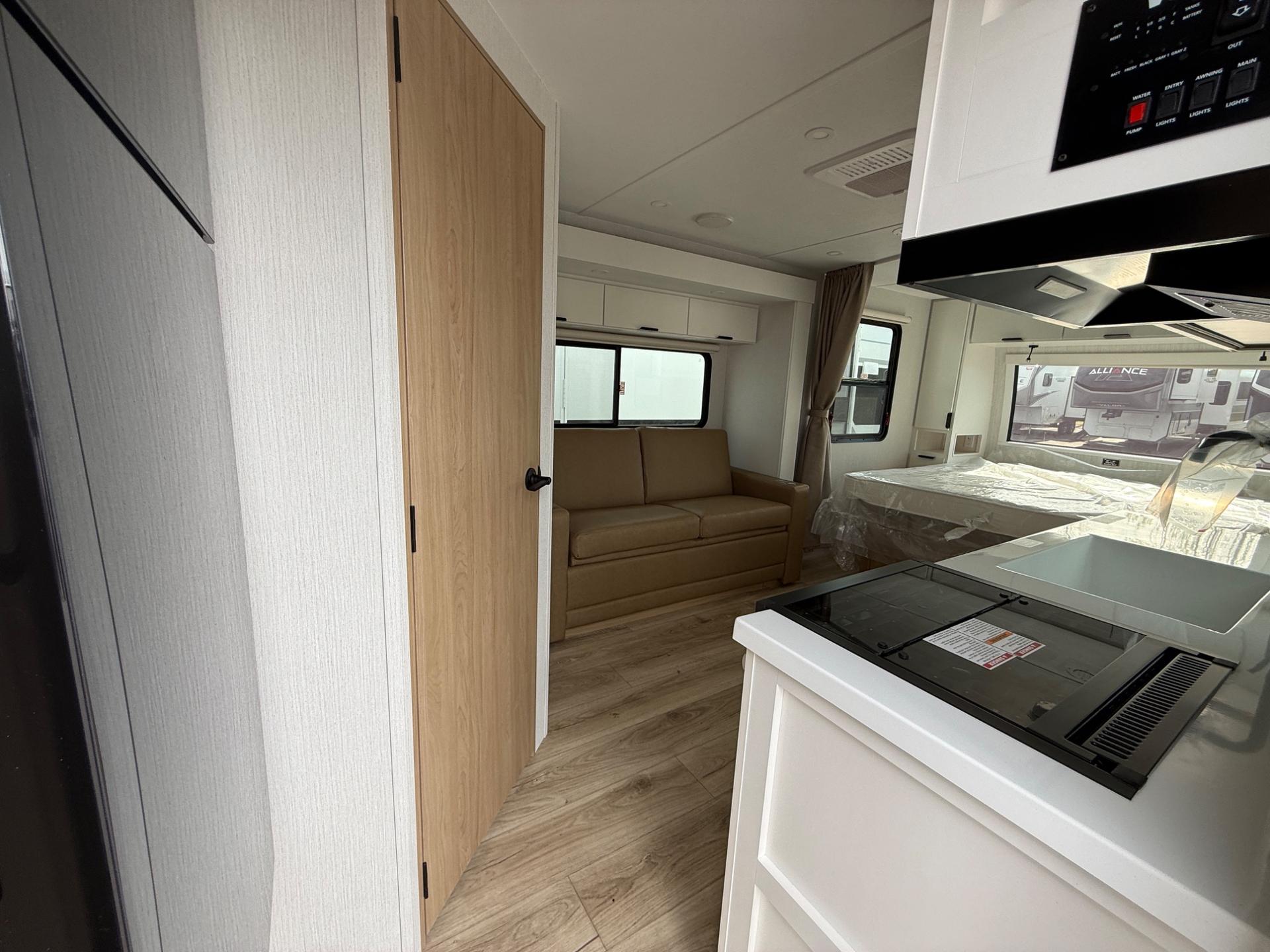 2026 Winnebago 2026 Winnebago Thrive - thumbnail 8