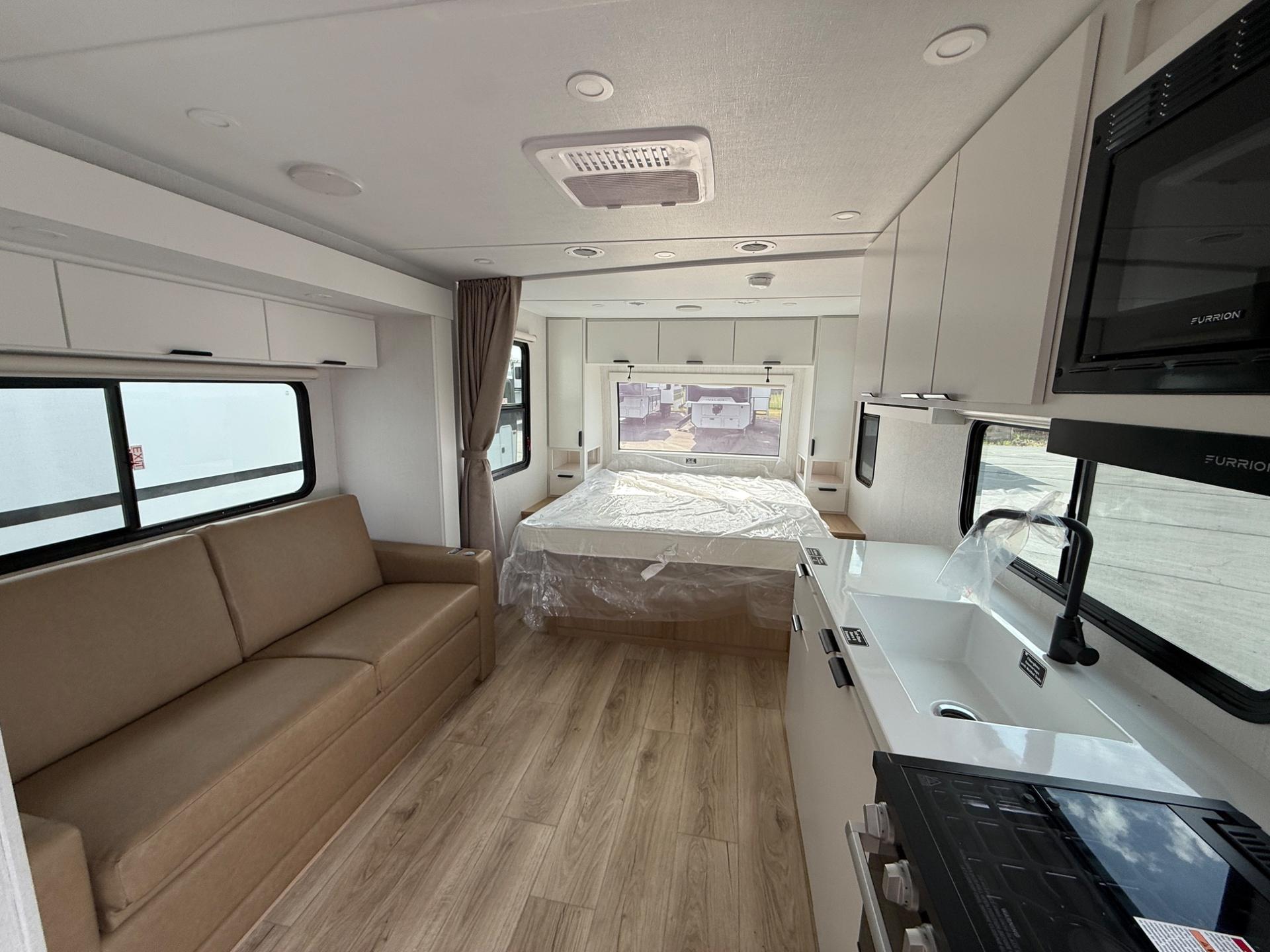 2026 Winnebago 2026 Winnebago Thrive - thumbnail 9
