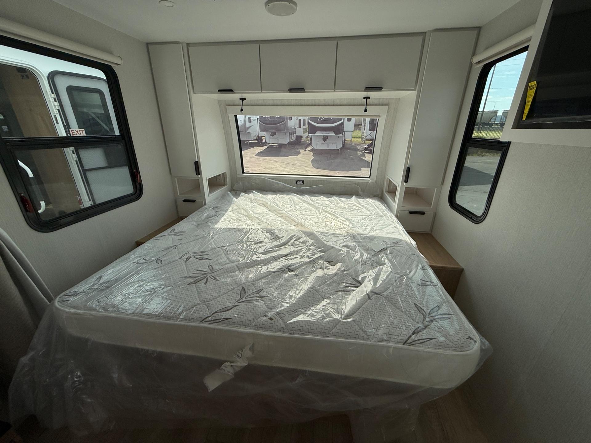 2026 Winnebago 2026 Winnebago Thrive - thumbnail 17