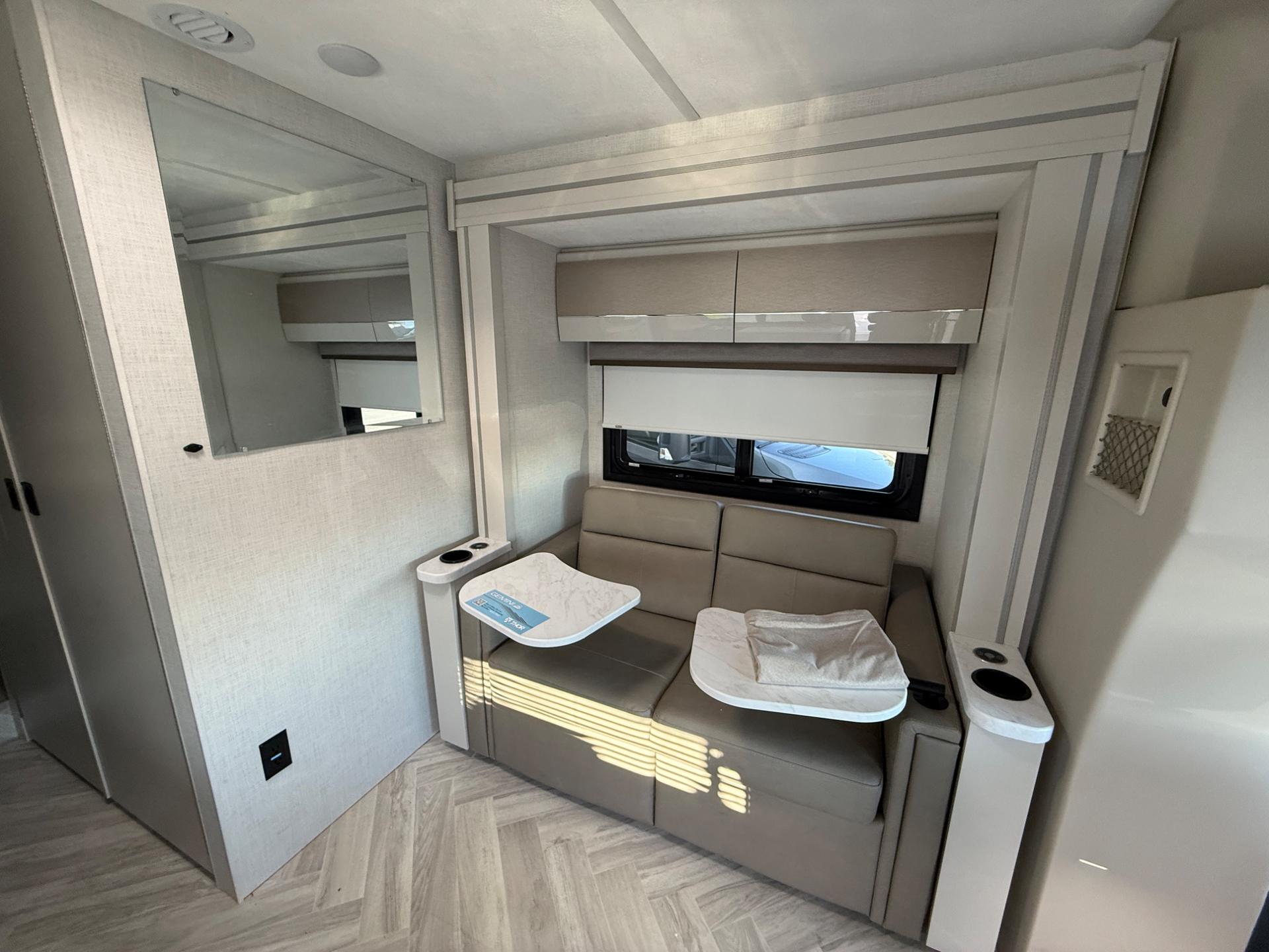 2027 Thor Motor Coach 2027 Thor Motor Coach Compass AWD - thumbnail 18