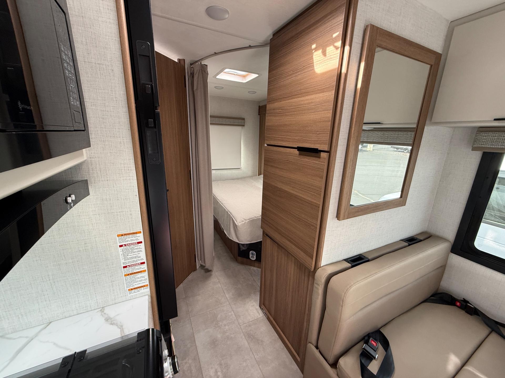 2026 Thor Motor Coach 2026 Thor Motor Coach Chateau - thumbnail 21