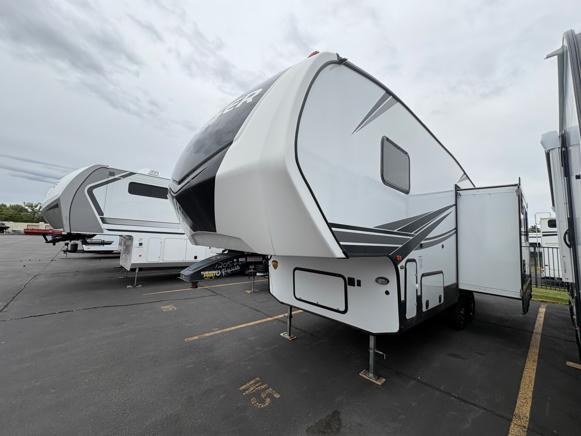 2021 CrossRoads RV Cruiser 24RL