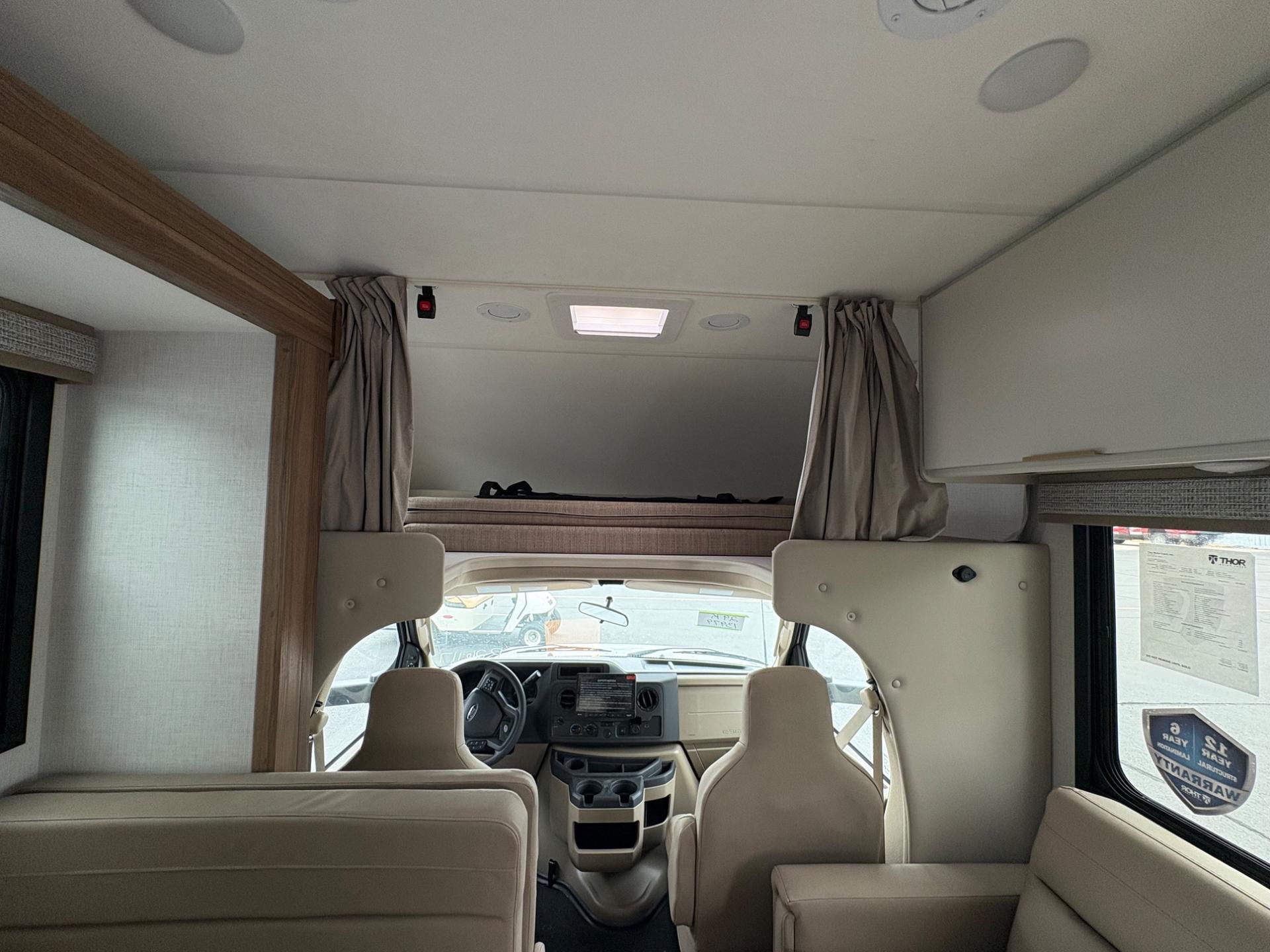 2027 Thor Motor Coach 2027 Thor Motor Coach Chateau - thumbnail 11