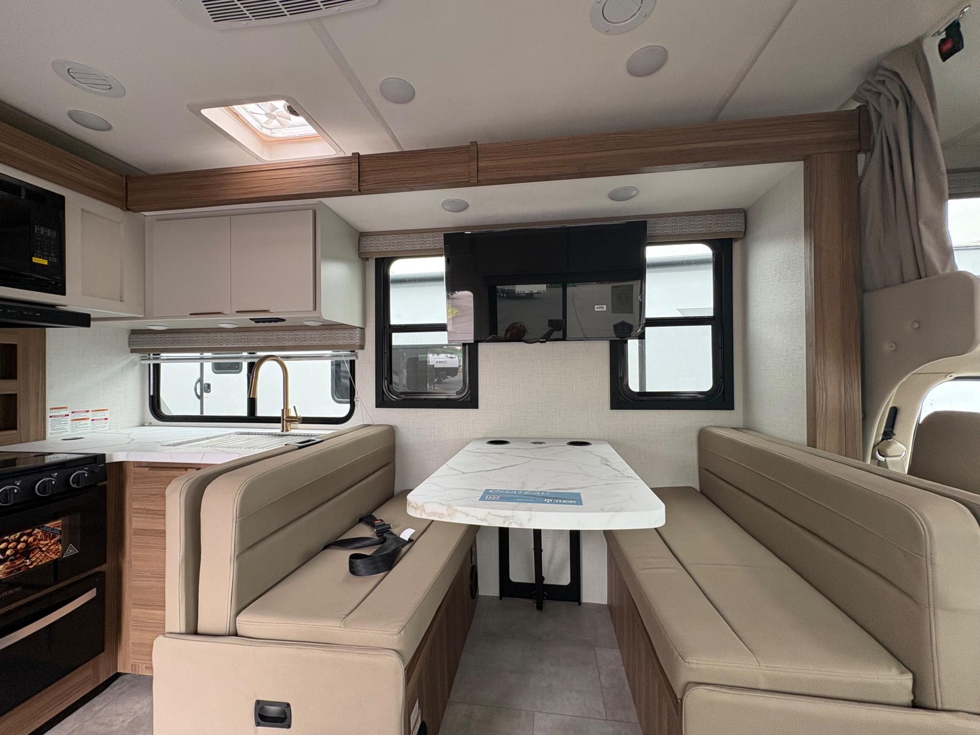 2027 Thor Motor Coach 2027 Thor Motor Coach Chateau - thumbnail 12