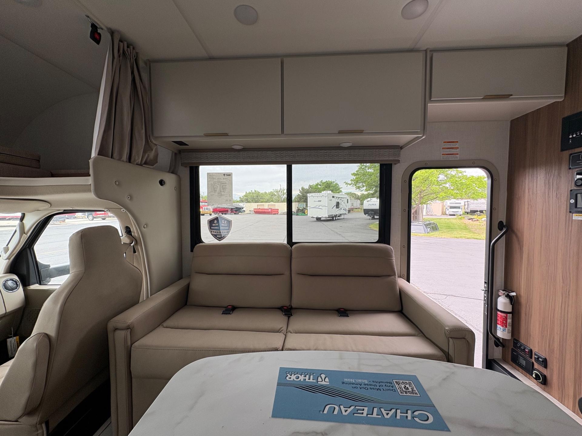 2027 Thor Motor Coach 2027 Thor Motor Coach Chateau - thumbnail 13