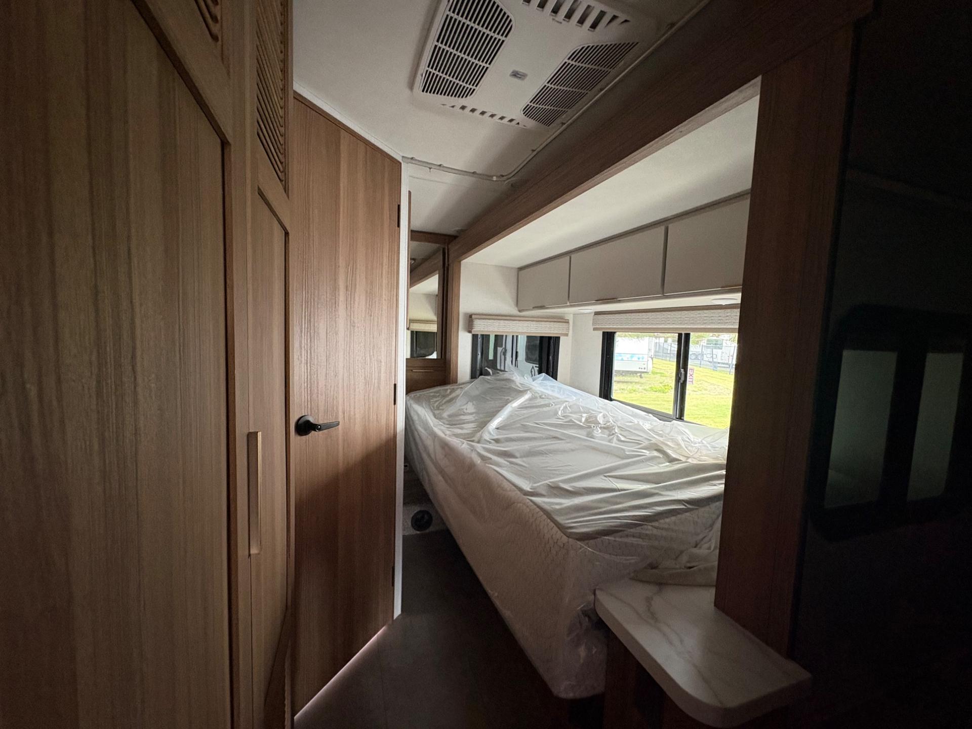 2027 Thor Motor Coach 2027 Thor Motor Coach Chateau - thumbnail 19