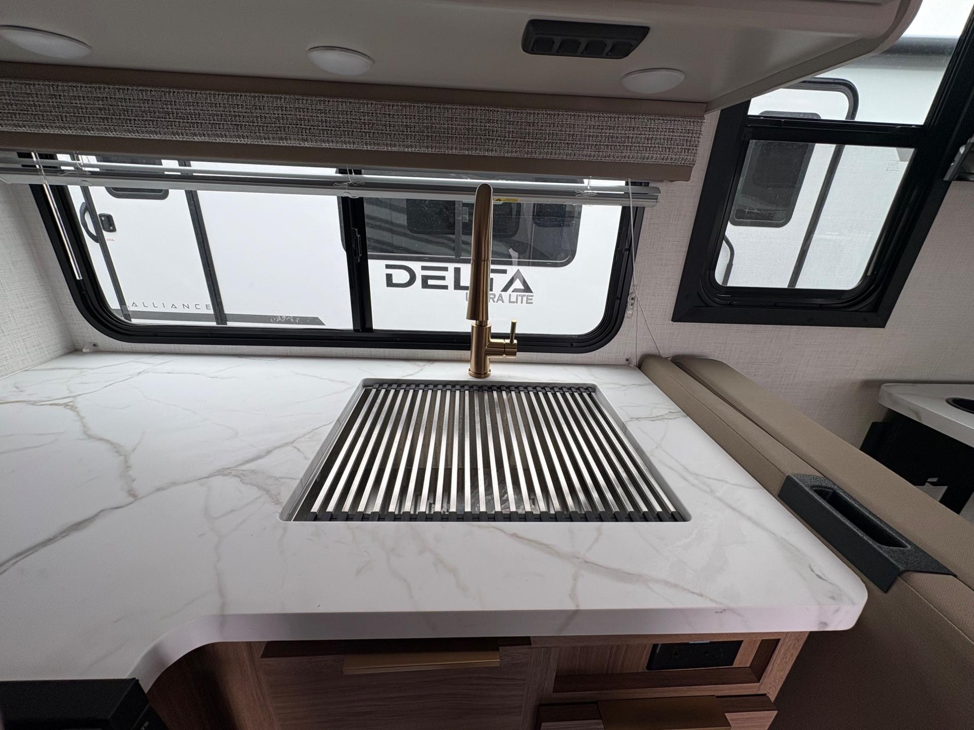 2027 Thor Motor Coach 2027 Thor Motor Coach Chateau - thumbnail 20