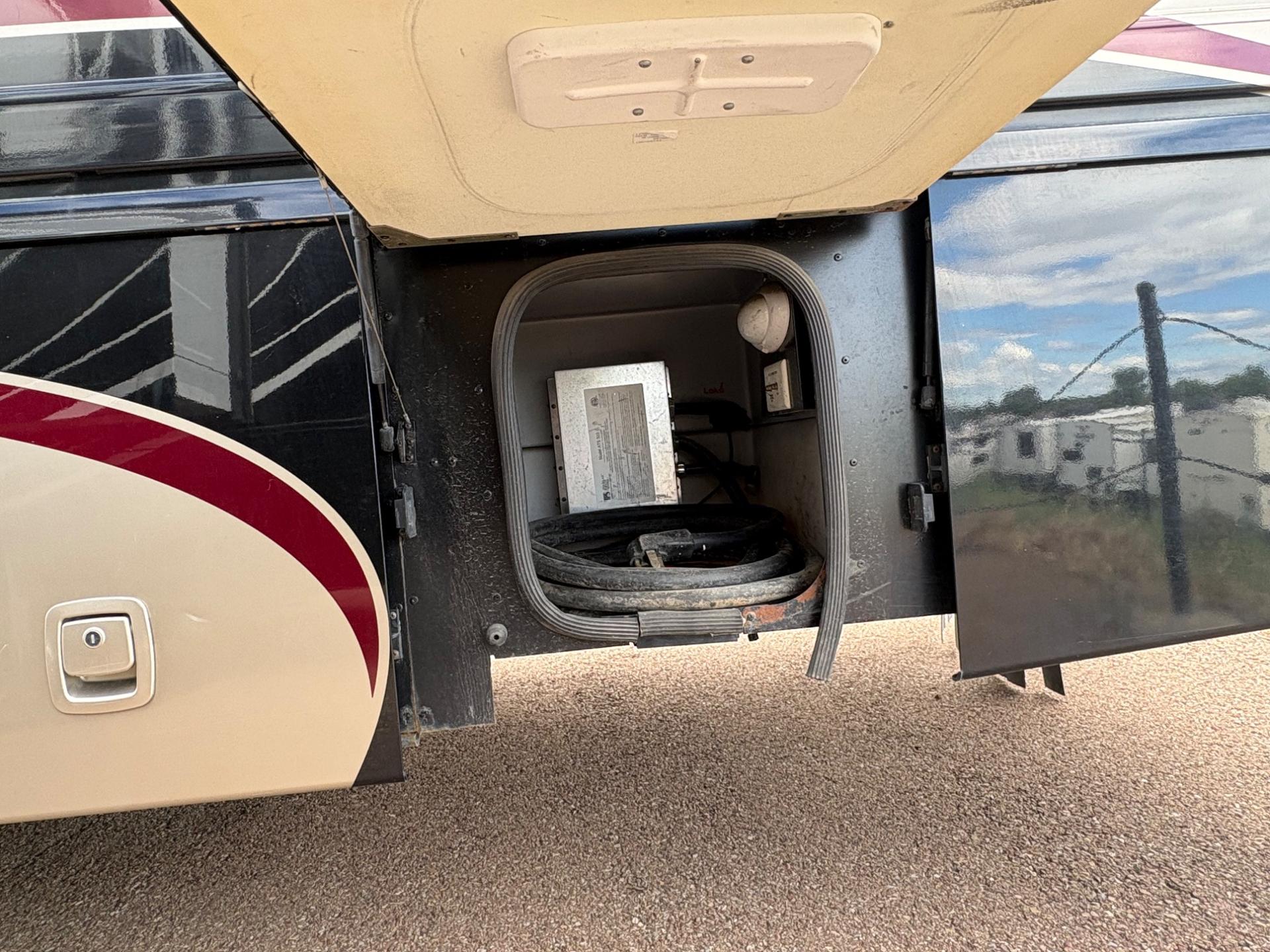 2004 Winnebago 2004 Winnebago Ultimate Advantage - thumbnail 12