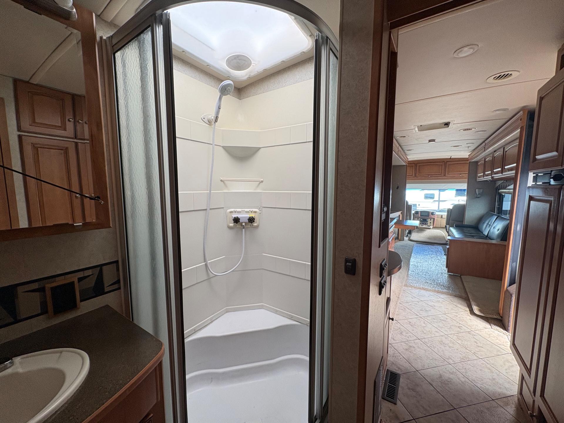 2004 Winnebago 2004 Winnebago Ultimate Advantage - thumbnail 41