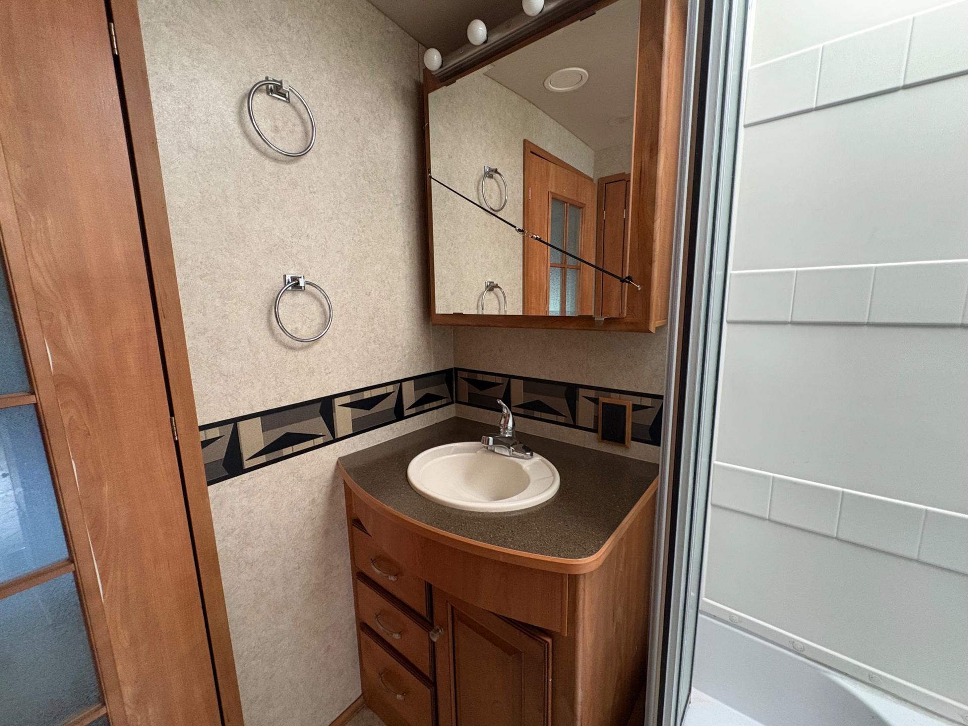 2004 Winnebago 2004 Winnebago Ultimate Advantage - thumbnail 42