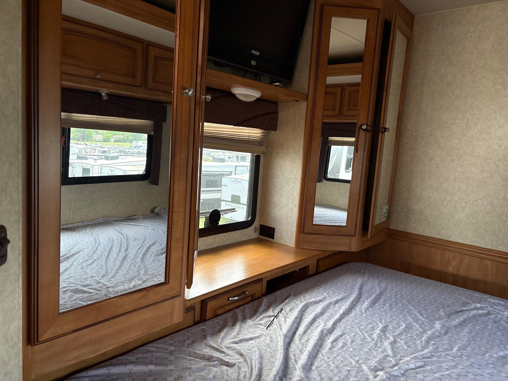 2004 Winnebago 2004 Winnebago Ultimate Advantage - thumbnail 46