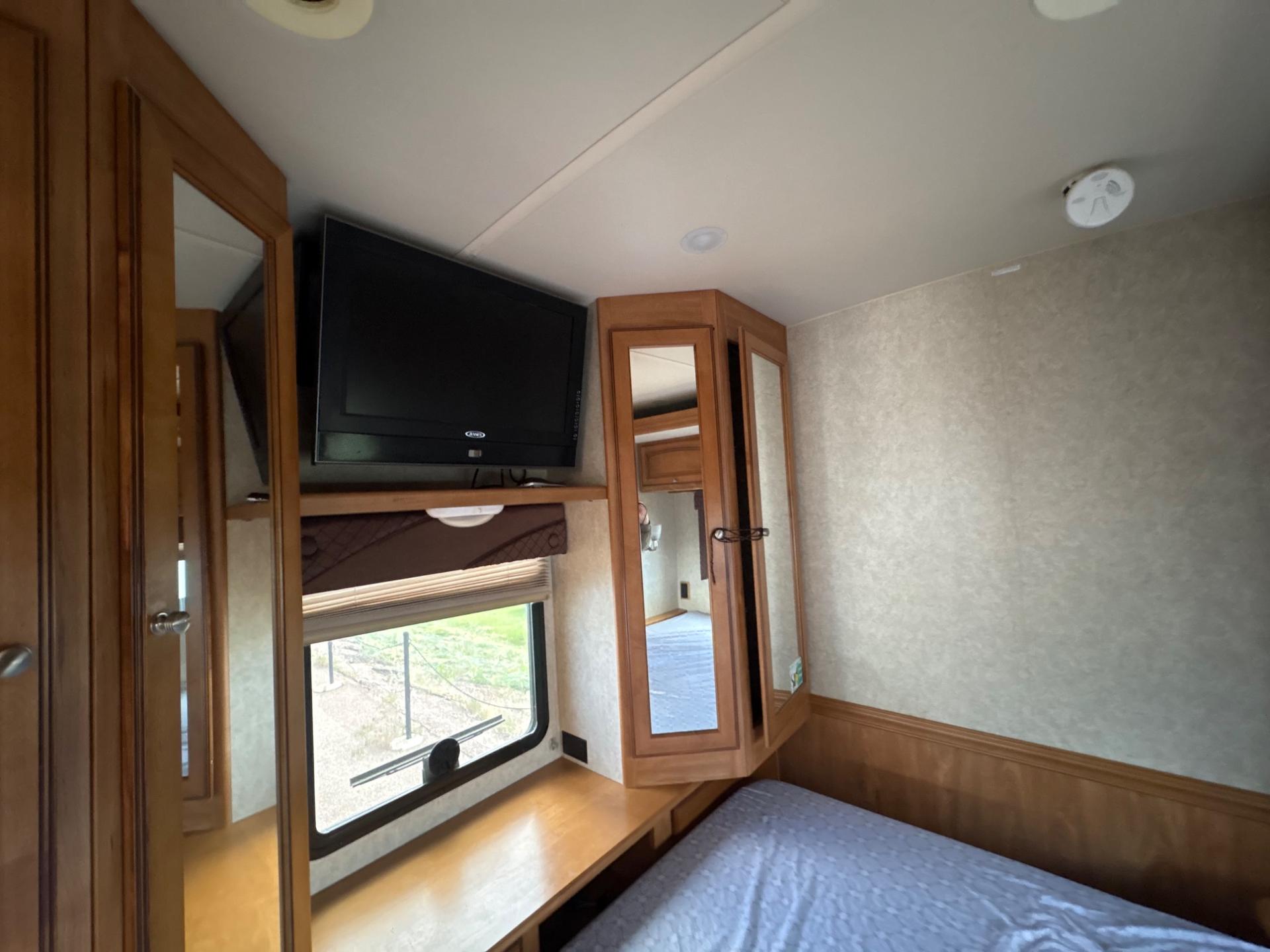 2004 Winnebago 2004 Winnebago Ultimate Advantage - thumbnail 48
