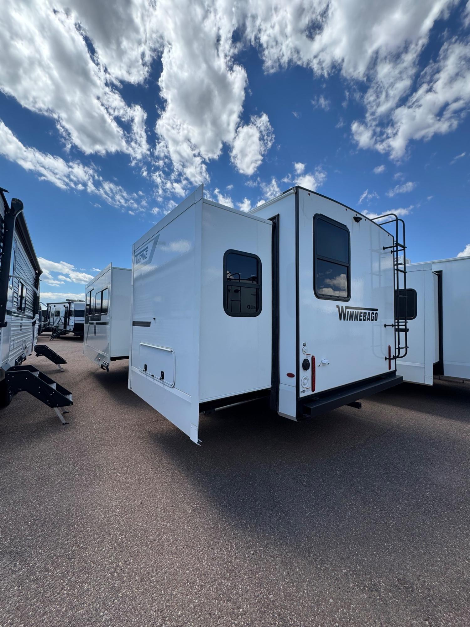 2026 Winnebago 2026 Winnebago Thrive - thumbnail 4