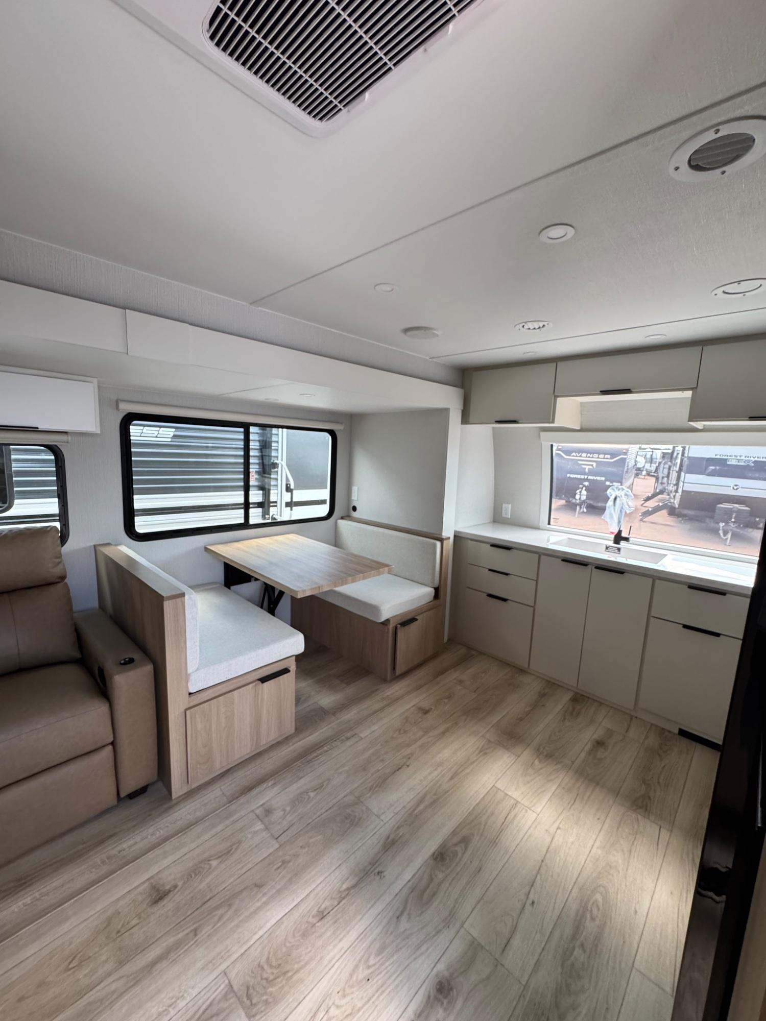 2026 Winnebago 2026 Winnebago Thrive - thumbnail 9
