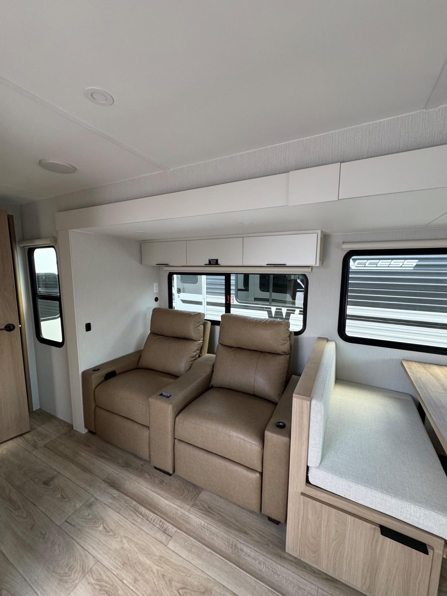 2026 Winnebago 2026 Winnebago Thrive - thumbnail 10