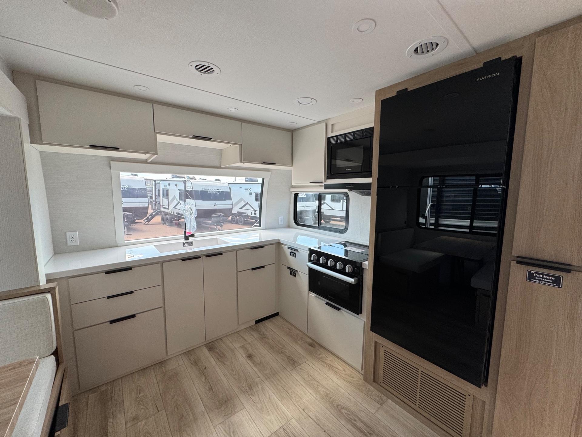 2026 Winnebago 2026 Winnebago Thrive - thumbnail 11
