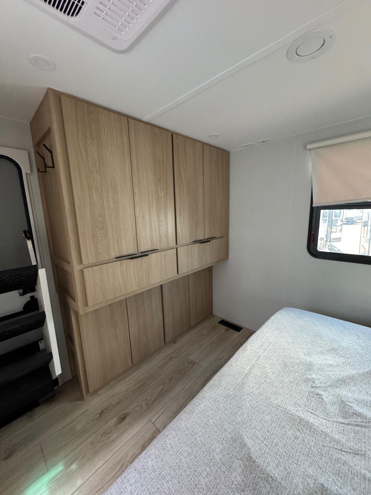 2026 Winnebago 2026 Winnebago Thrive - thumbnail 17