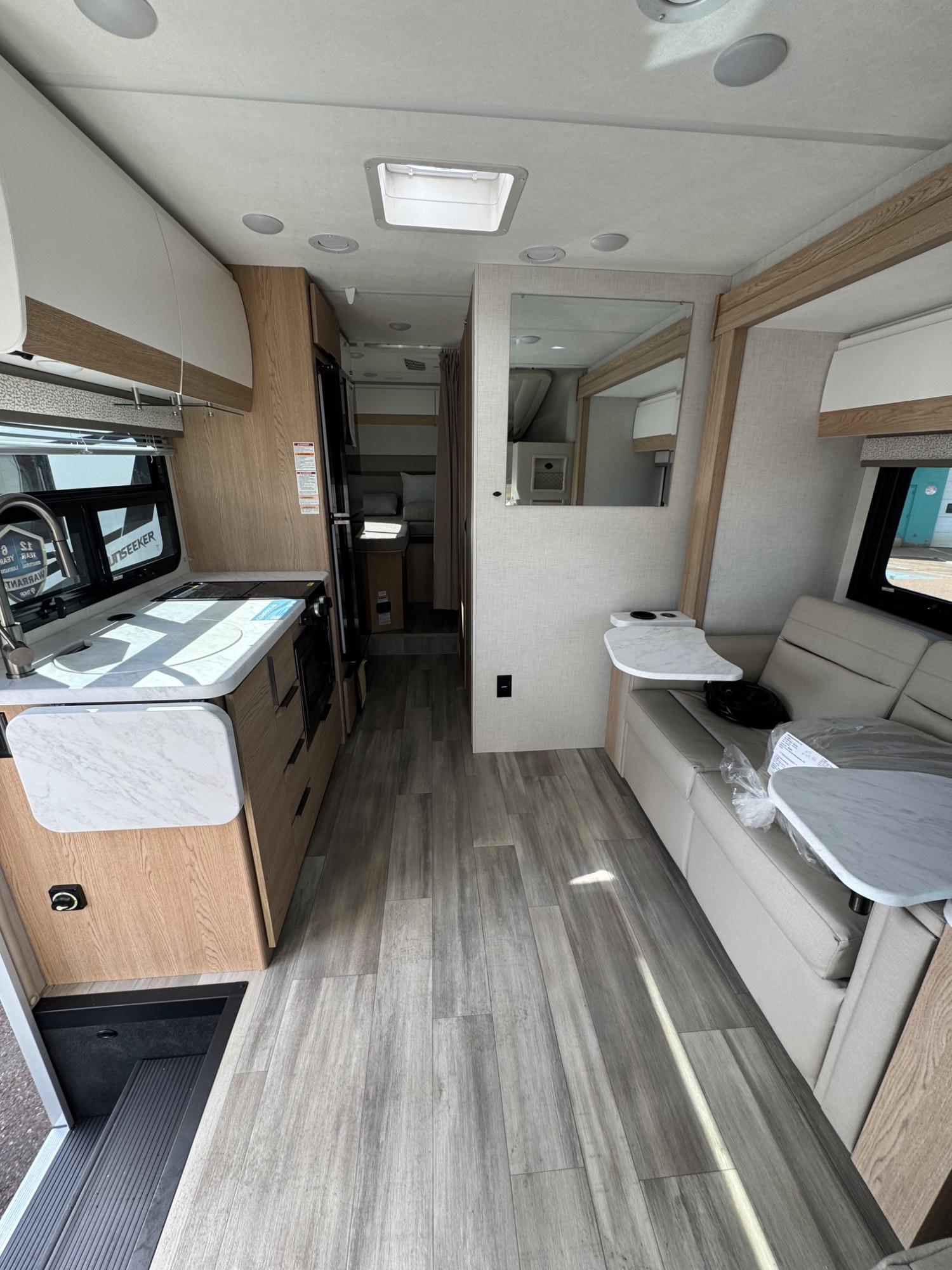 2027 Thor Motor Coach 2027 Thor Motor Coach Compass - thumbnail 7