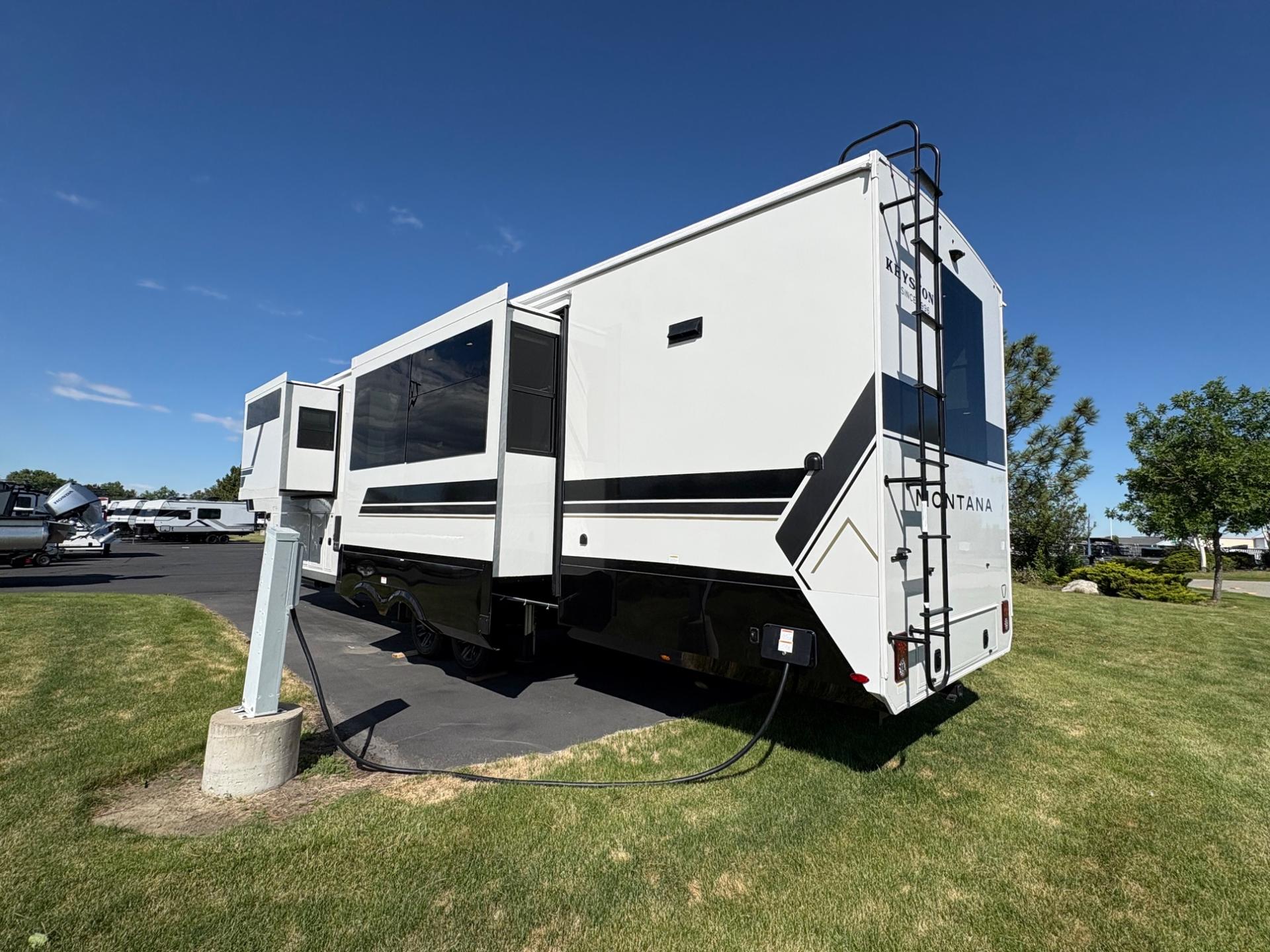 2026 Keystone RV 2026 Keystone RV Montana - thumbnail 4