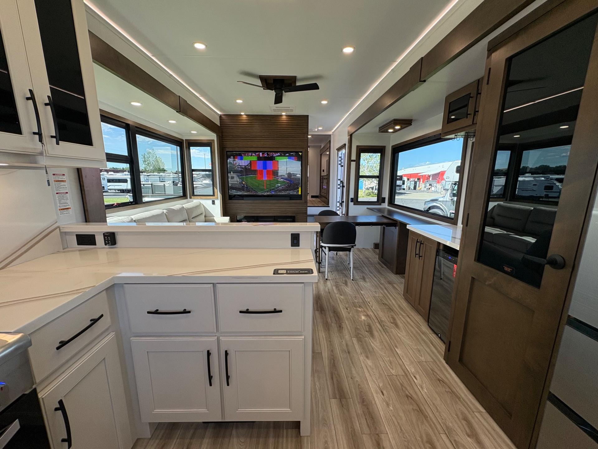2026 Keystone RV 2026 Keystone RV Montana - thumbnail 52