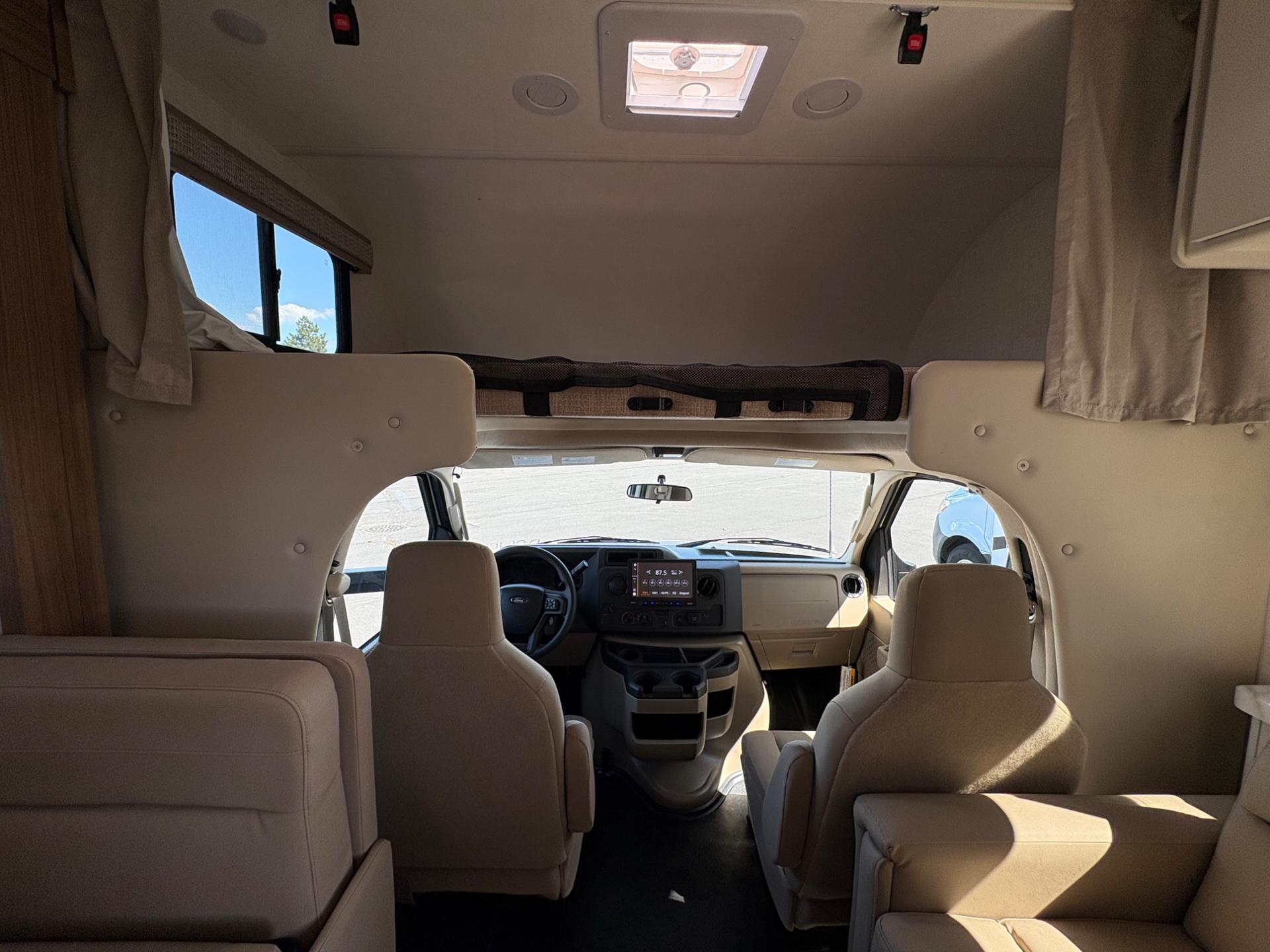 2027 Thor Motor Coach 2027 Thor Motor Coach Chateau - thumbnail 28