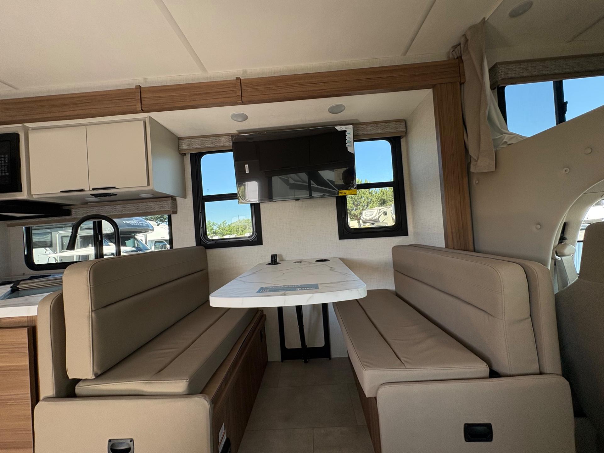 2027 Thor Motor Coach 2027 Thor Motor Coach Chateau - thumbnail 30