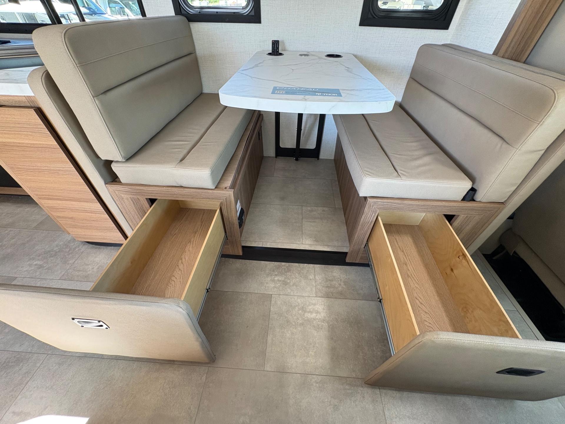 2027 Thor Motor Coach 2027 Thor Motor Coach Chateau - thumbnail 31