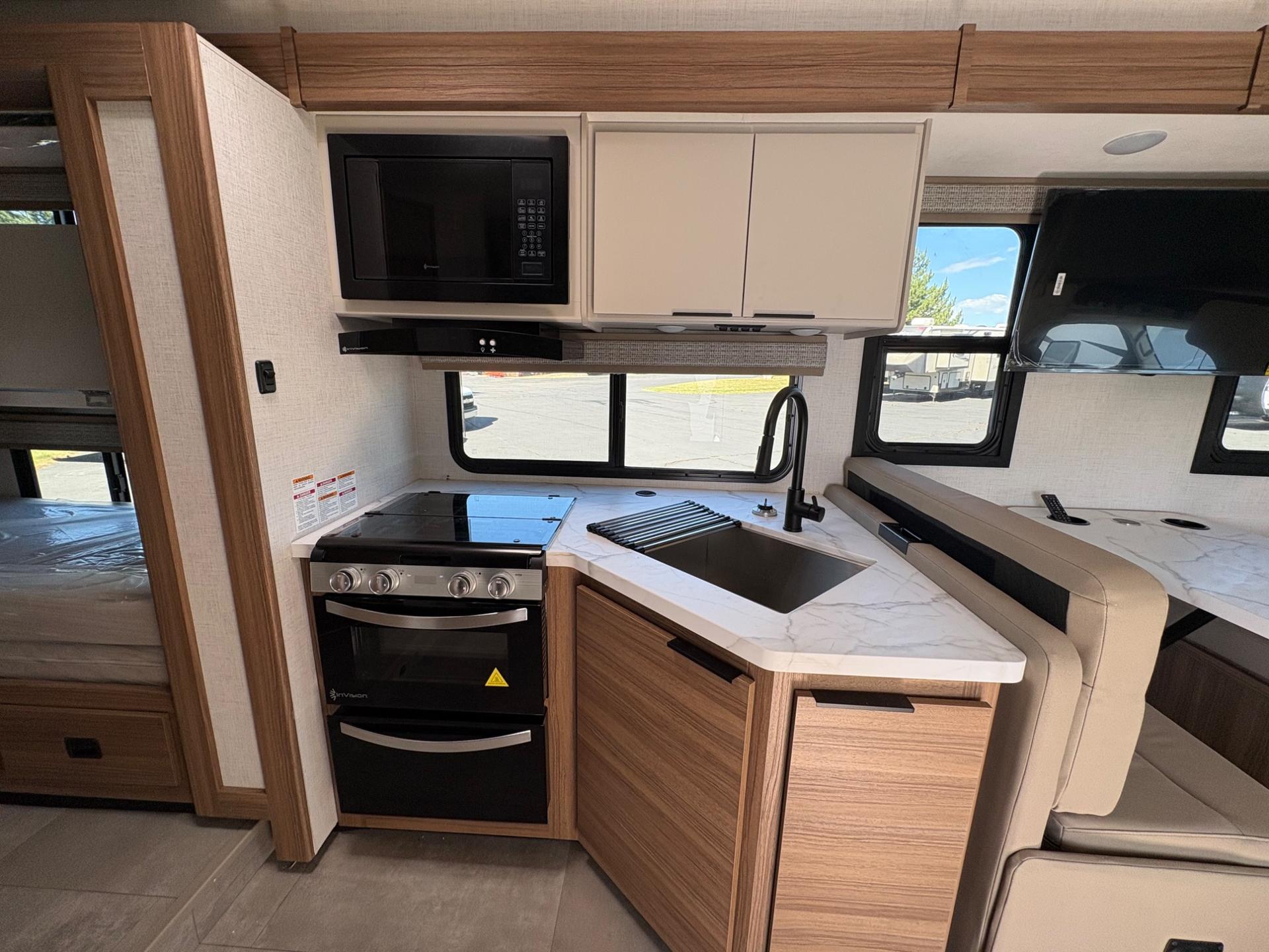 2027 Thor Motor Coach 2027 Thor Motor Coach Chateau - thumbnail 34