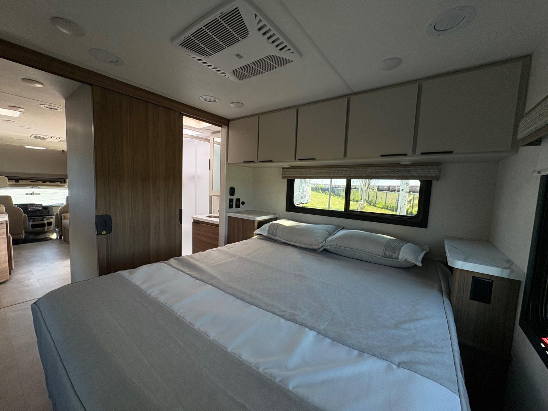 2027 Thor Motor Coach 2027 Thor Motor Coach Chateau - thumbnail 50