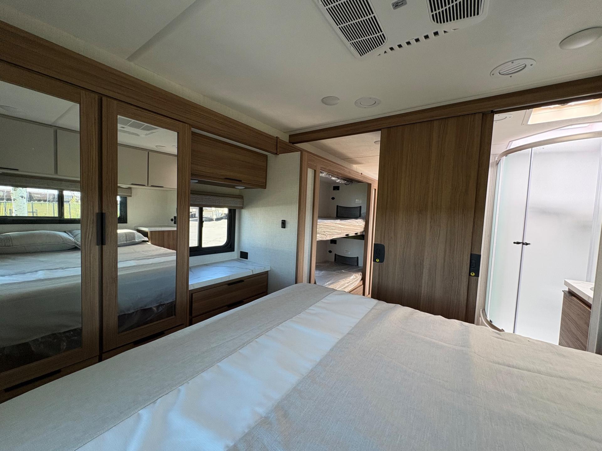 2027 Thor Motor Coach 2027 Thor Motor Coach Chateau - thumbnail 51