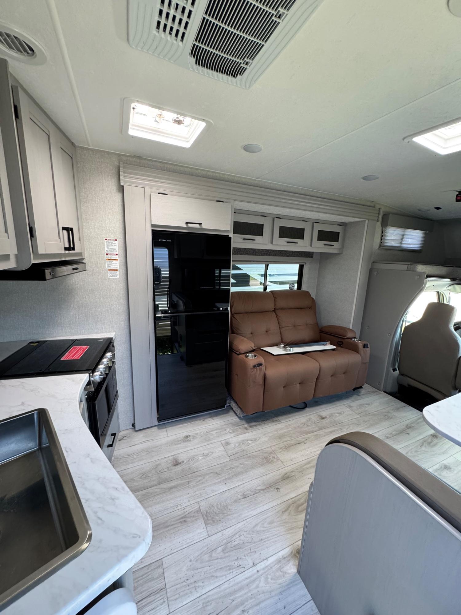 2025 Coachmen 2025 Coachmen Freelander - thumbnail 9