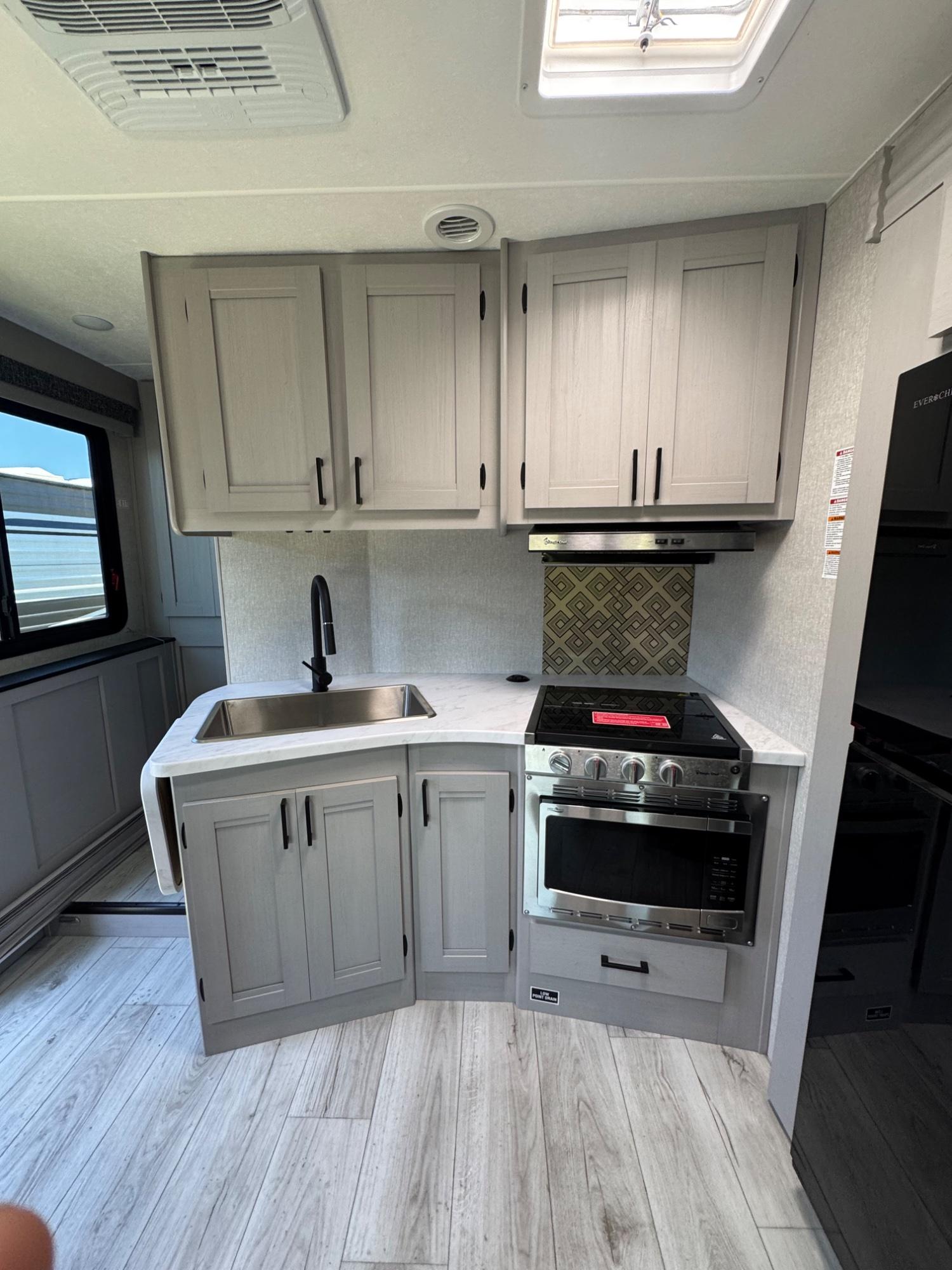 2025 Coachmen 2025 Coachmen Freelander - thumbnail 10