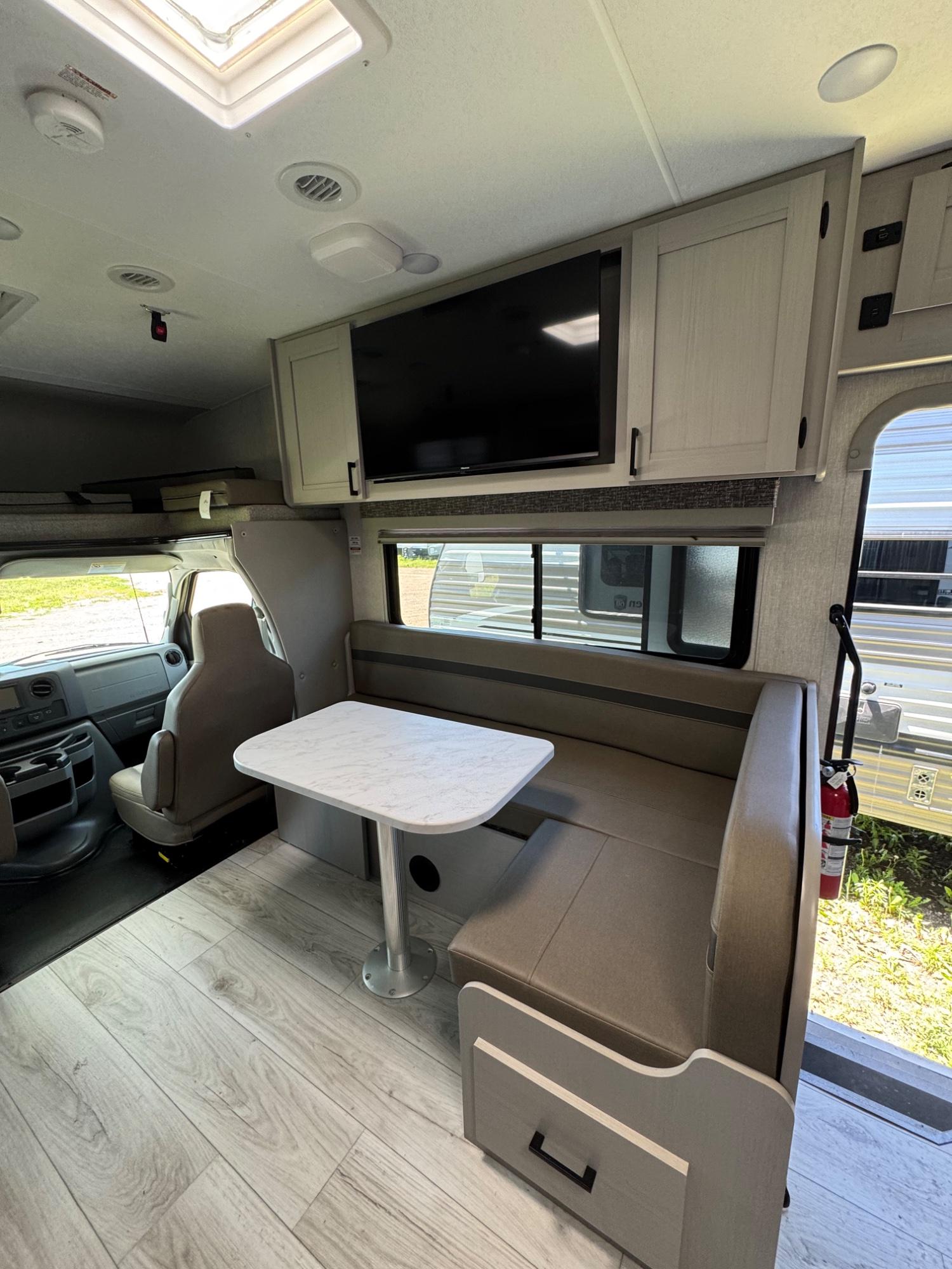 2025 Coachmen 2025 Coachmen Freelander - thumbnail 12