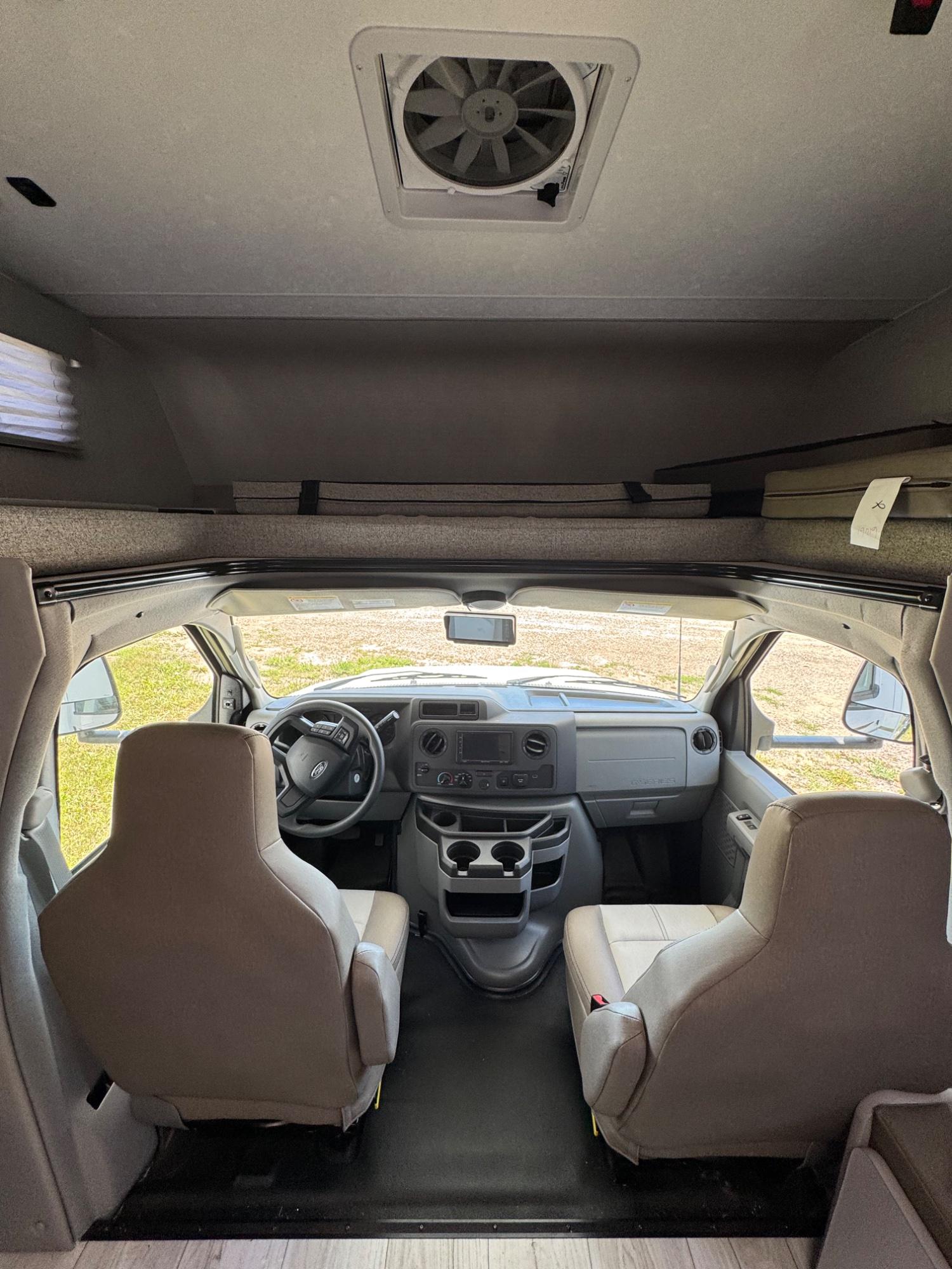 2025 Coachmen 2025 Coachmen Freelander - thumbnail 17